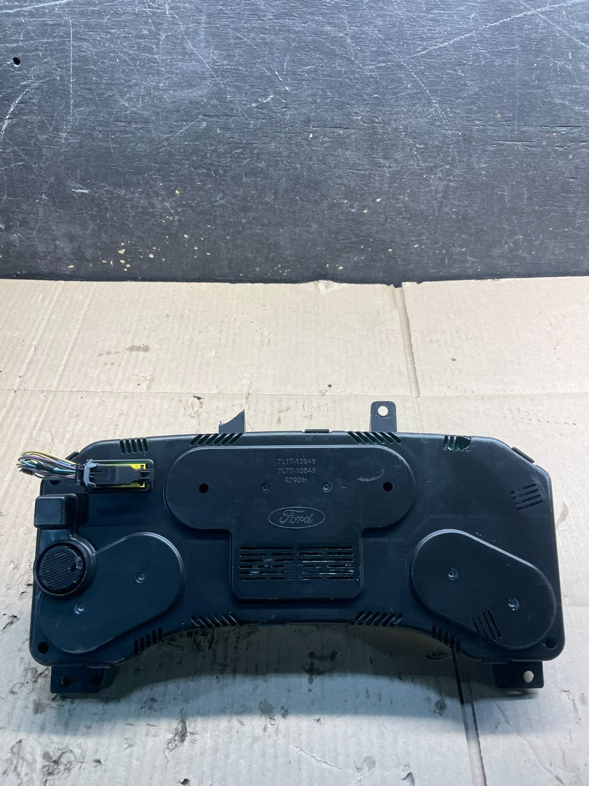2007 2008 Ford  Expedition Speedometer Cluster Gauge OEM X9970  DG8