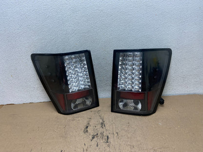 2005-2006 Jeep Grand Cherokee Left+Right Set Black LED Tail Lights AH1134 DG0