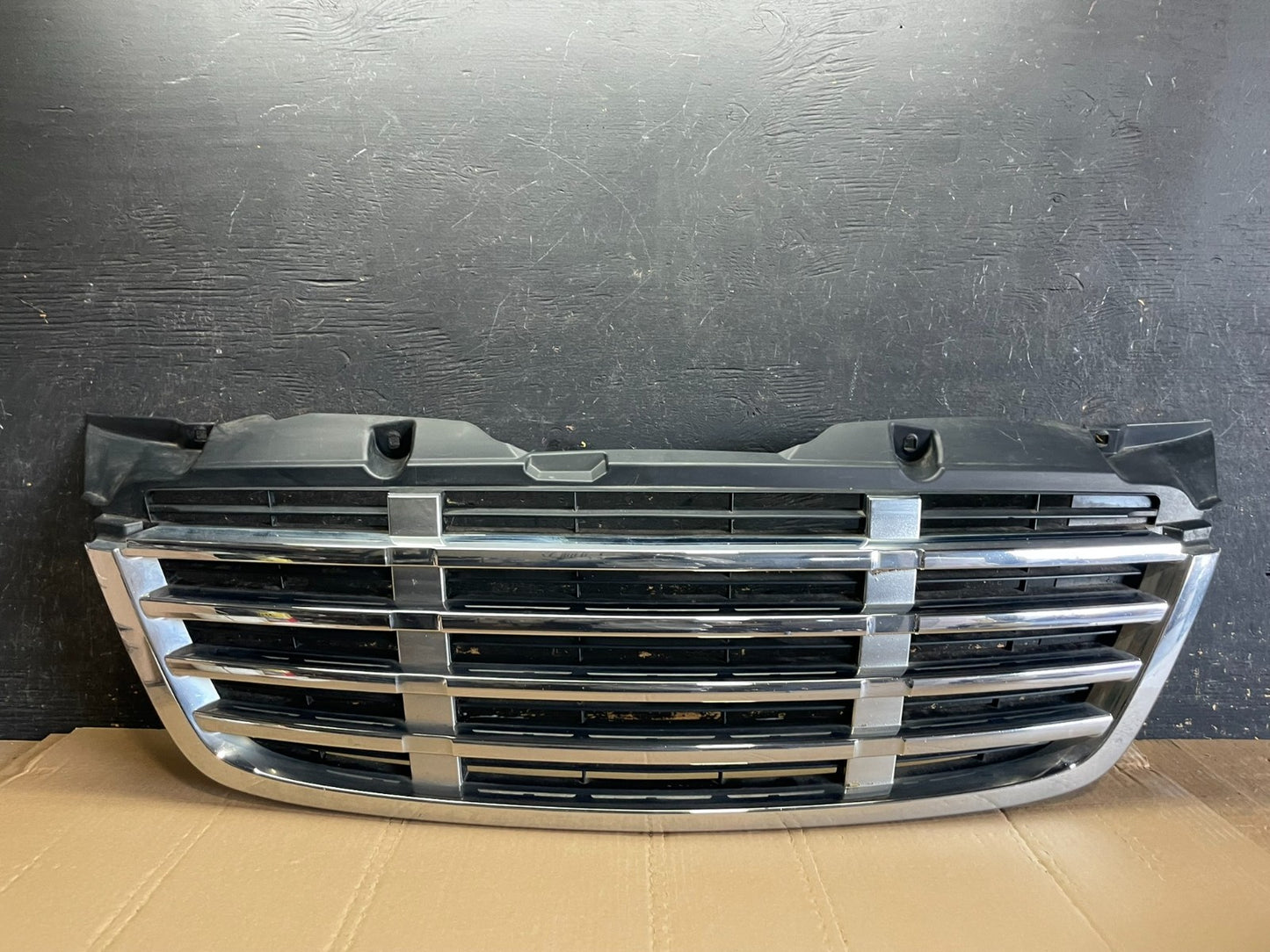 2009 to 2011 Freightliner Sprinter Front Upper Chrome Grill Grille aa6177 DG0