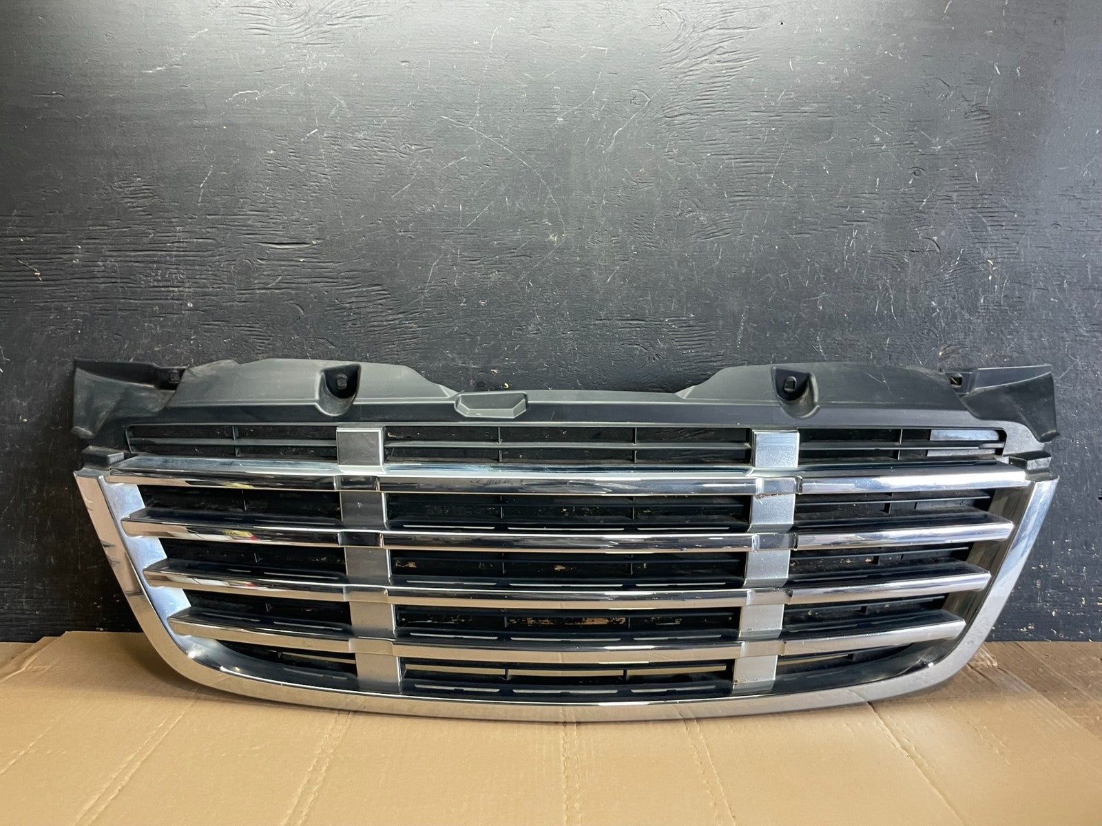 2009 to 2011 Freightliner Sprinter Front Upper Chrome Grill Grille aa6177 DG0
