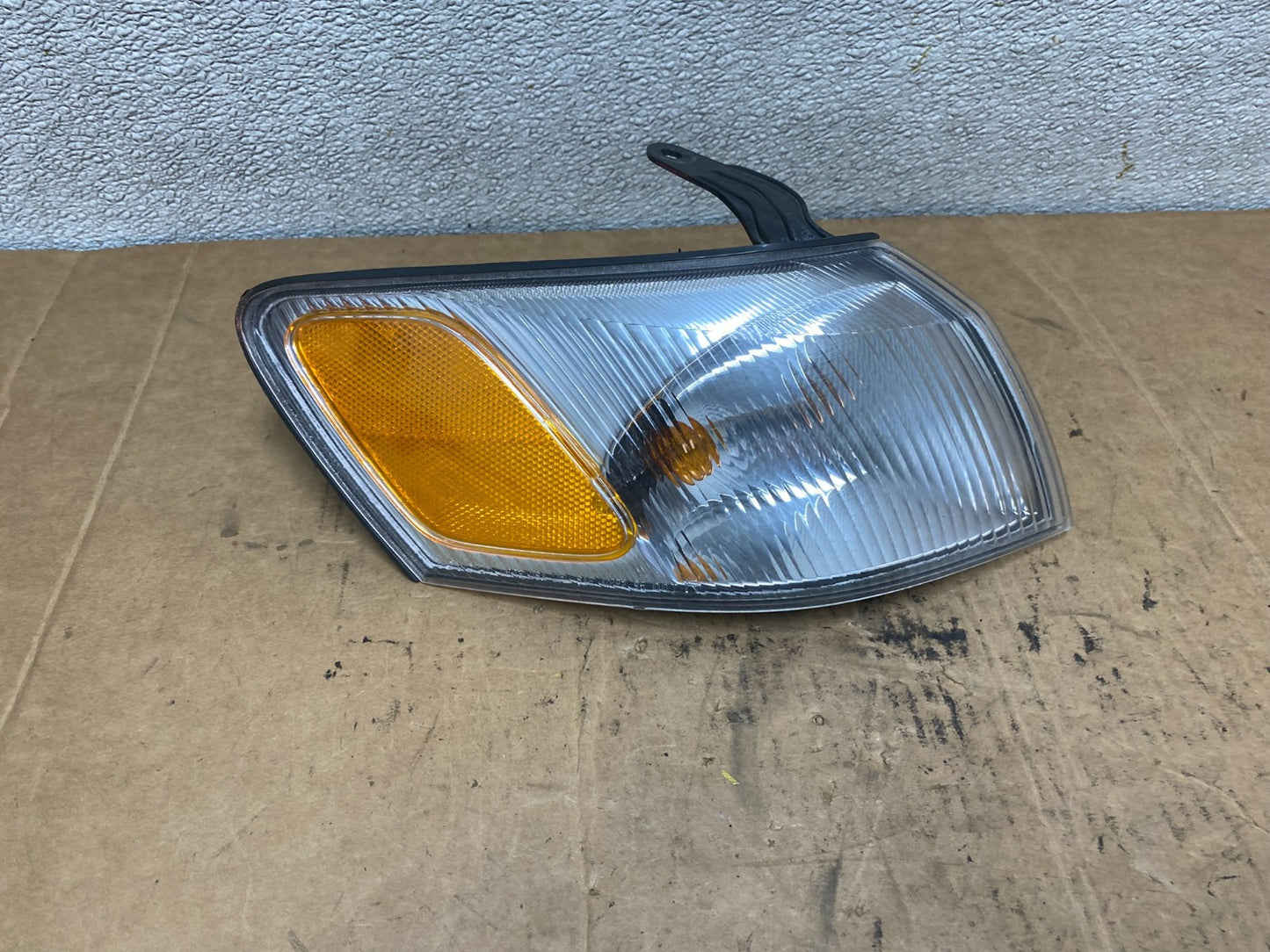 1997 1998 1999 Toyota Camry Right Passenger RH Turn Signal T2166 DW0