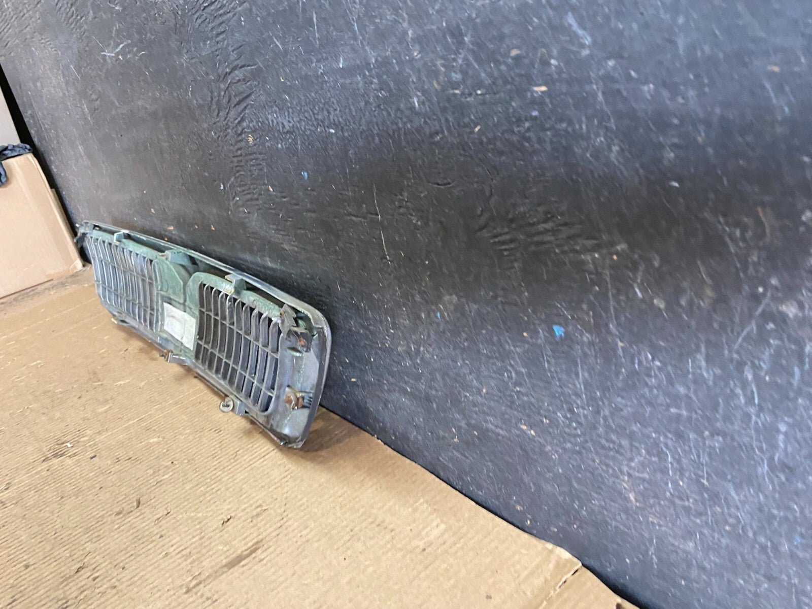 1996 to 1999 Infiniti i30 Front Upper Grill Grille OEM N8374 PS10