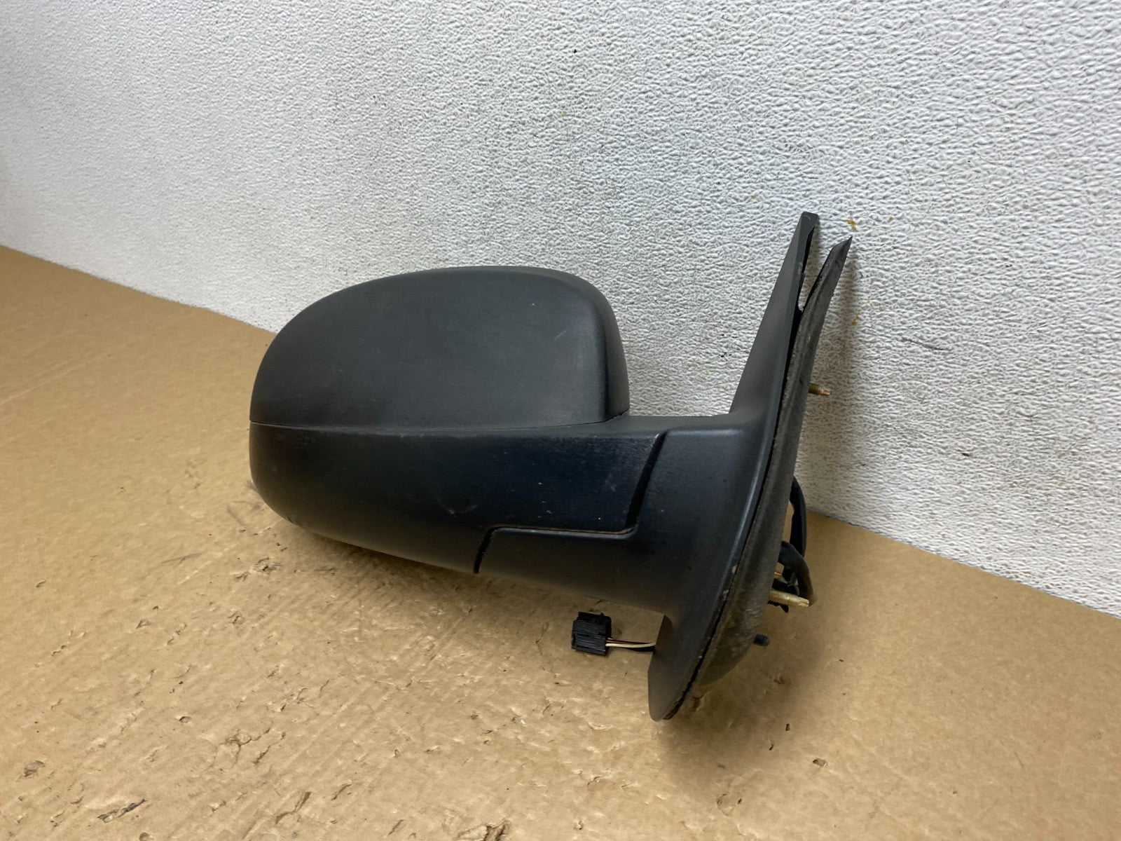 2007-2013 Chevrolet Tahoe Silverado Suburban Right Passenger Mirror AF7989 DW1