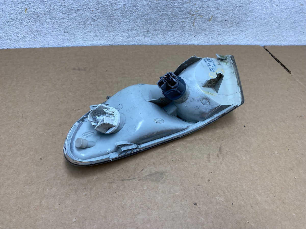 1999 to 2003 Saab 9-3 Front Right Passenger RH Side Turn Signal AI2605 DW5