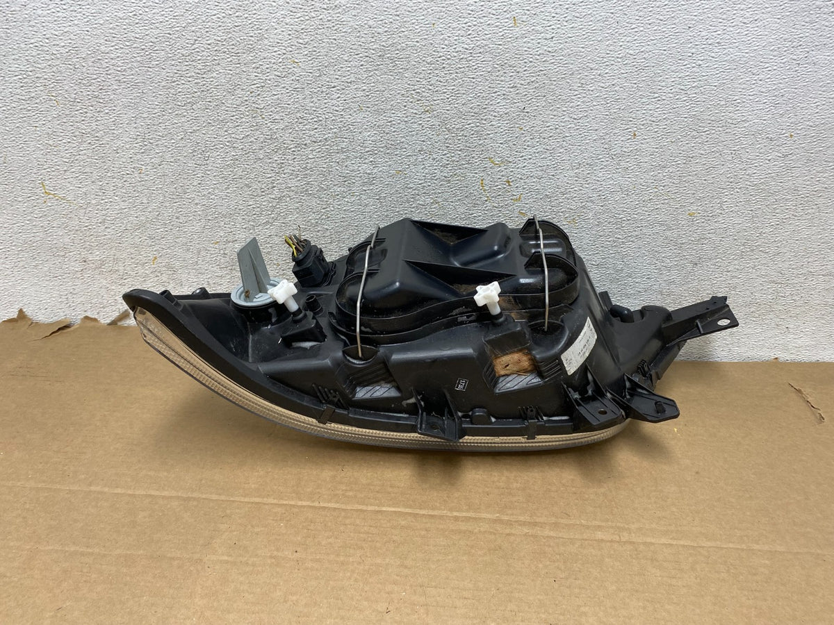 2005 to 2006 Mercedes Sprinter Right Passenger Headlight Halogen AH3102 DW3