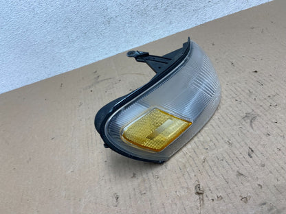 1993 to 1997 Toyota Corolla Right Passenger Corner Marker Turn Signal AE7304 DW2