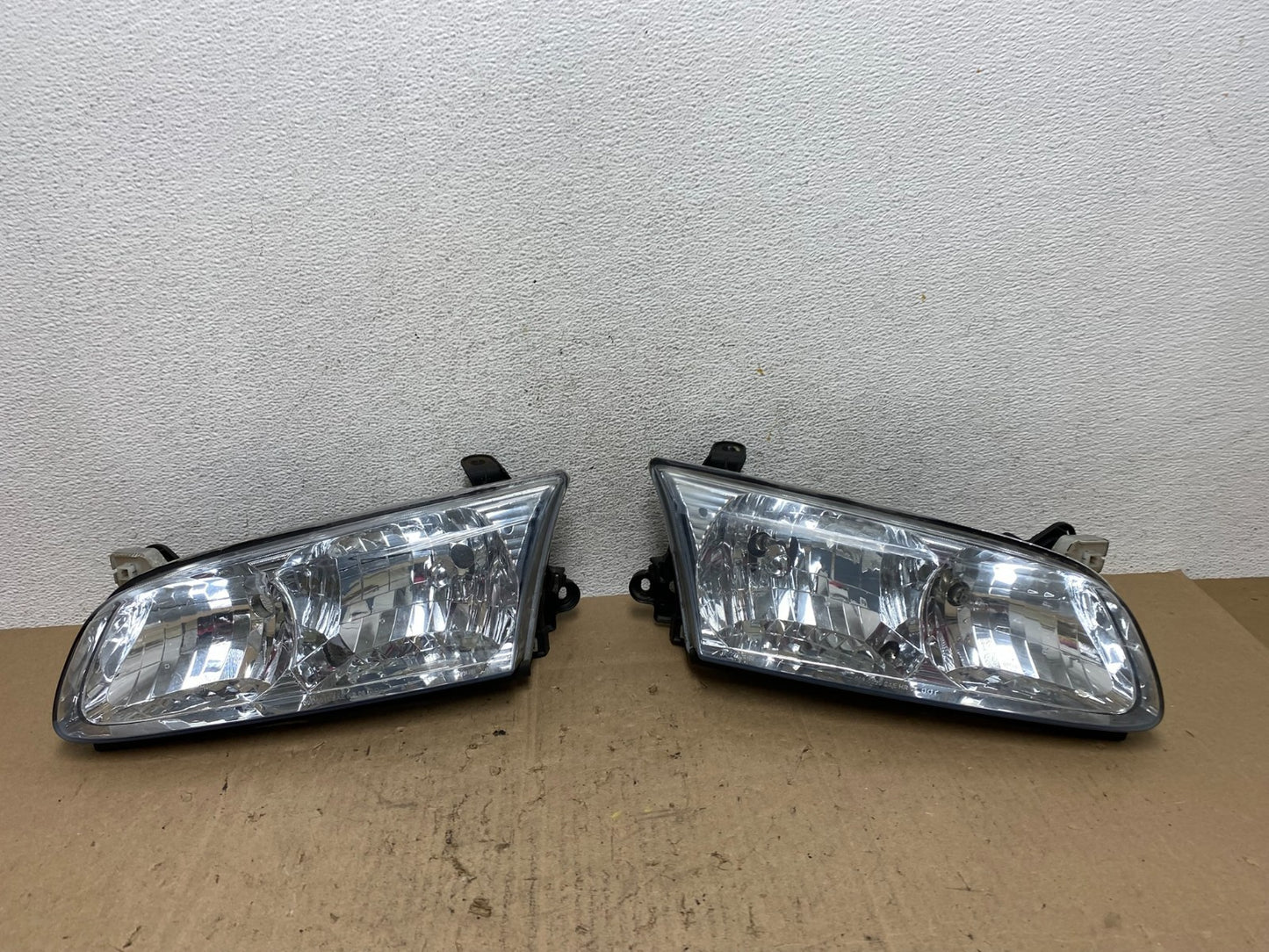 2000 to 2001 Toyota Camry Front Left+Right Side Headlights AE6609 DW0
