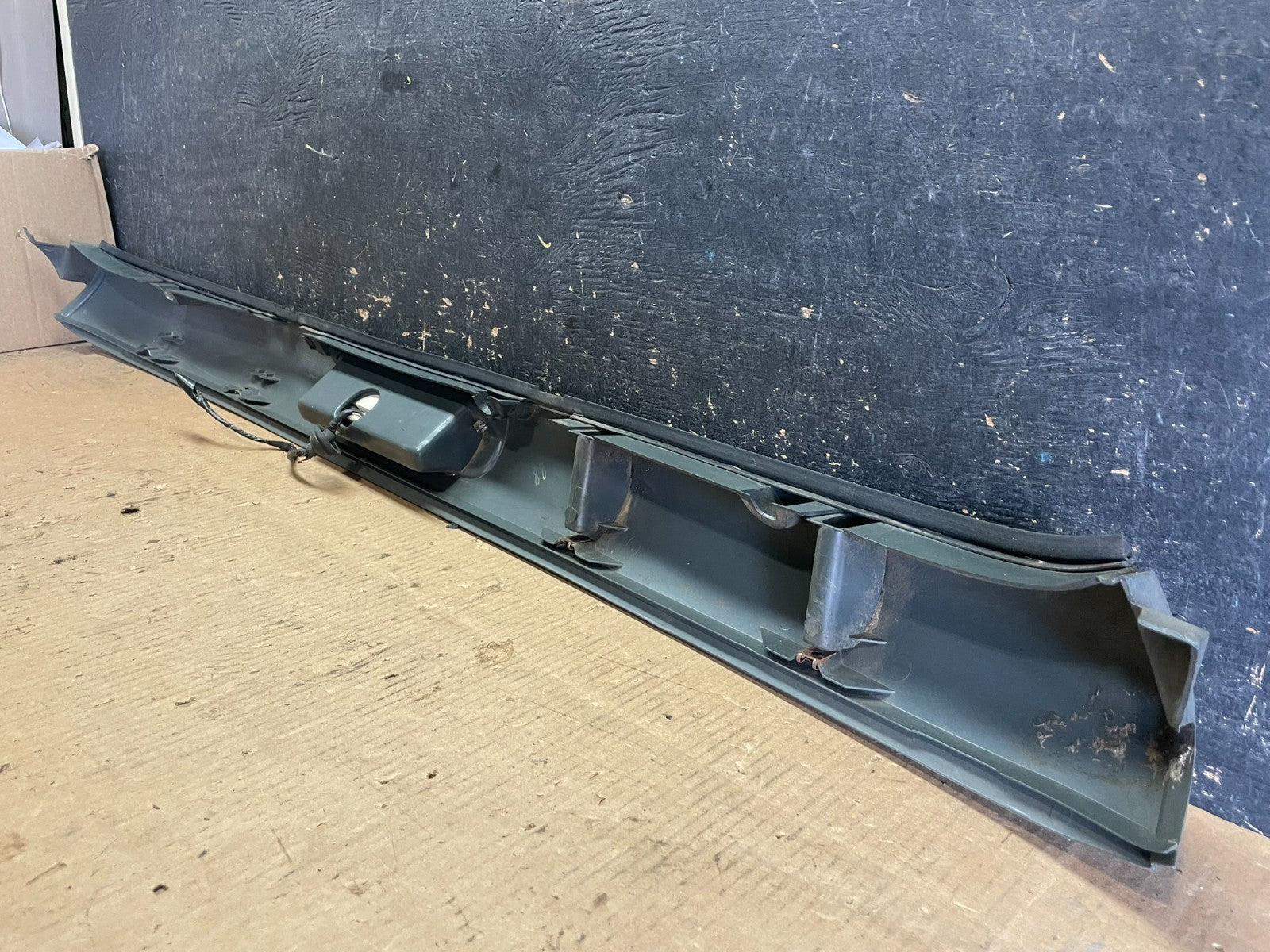 1996 to 2002 Chevrolet Express 3rd Third Brake Light Trim Spoiler aa5919 DG4