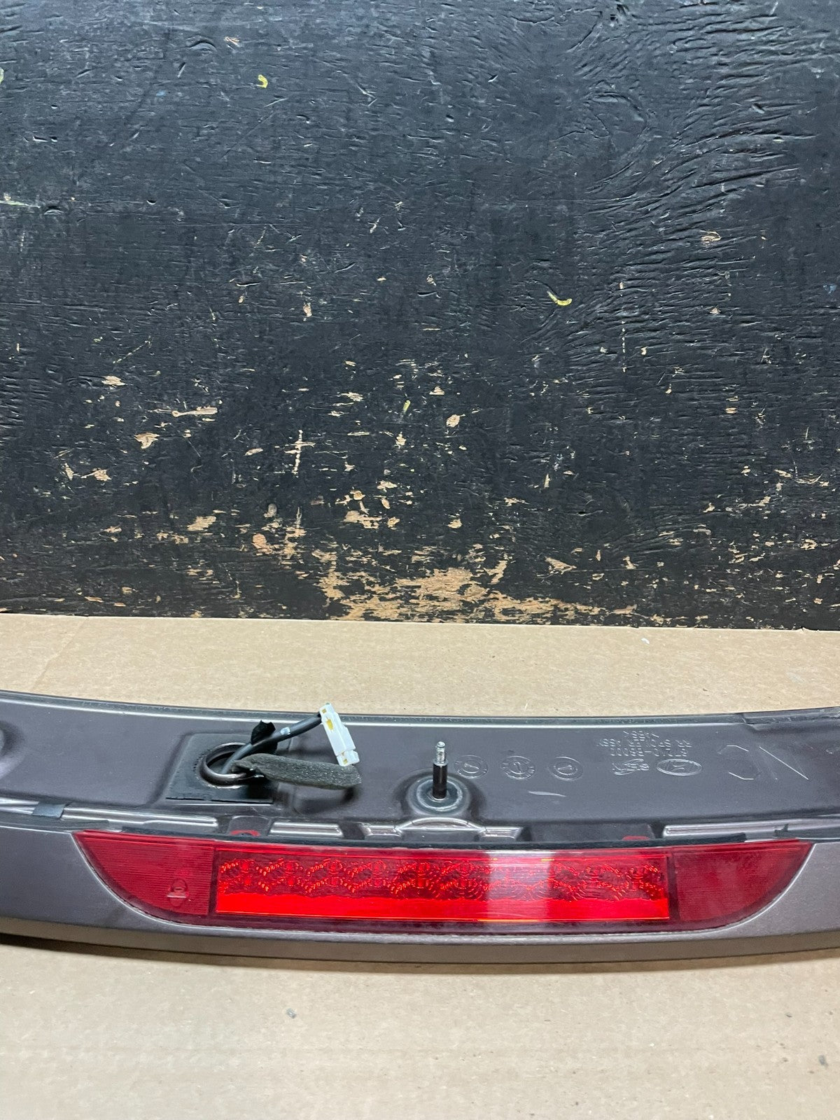 2013 to 2018 Hyundai Santa Fe Rear Spoiler W/3rd Brake Light Oem Y9244 DG7