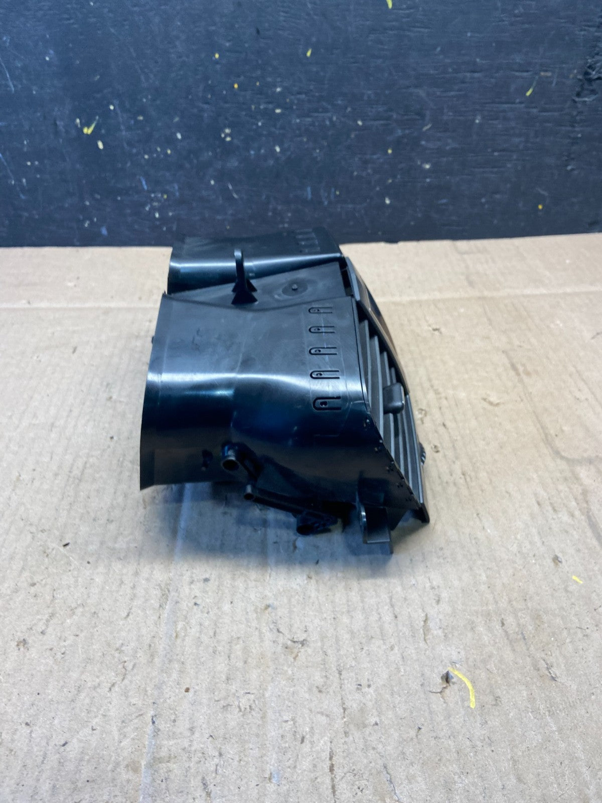 2007 to 2009 Cadillac SRX Front Center Dash Clock Air Vent P9351 DG2
