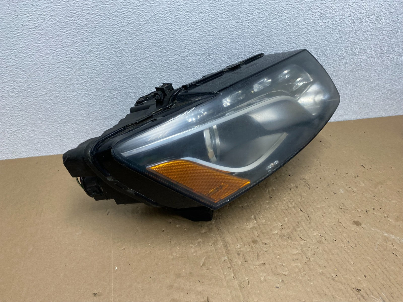 2009 to 2012 Audi Q5 Right Passenger RH Side Xenon HID Headlight AB6951 DW2