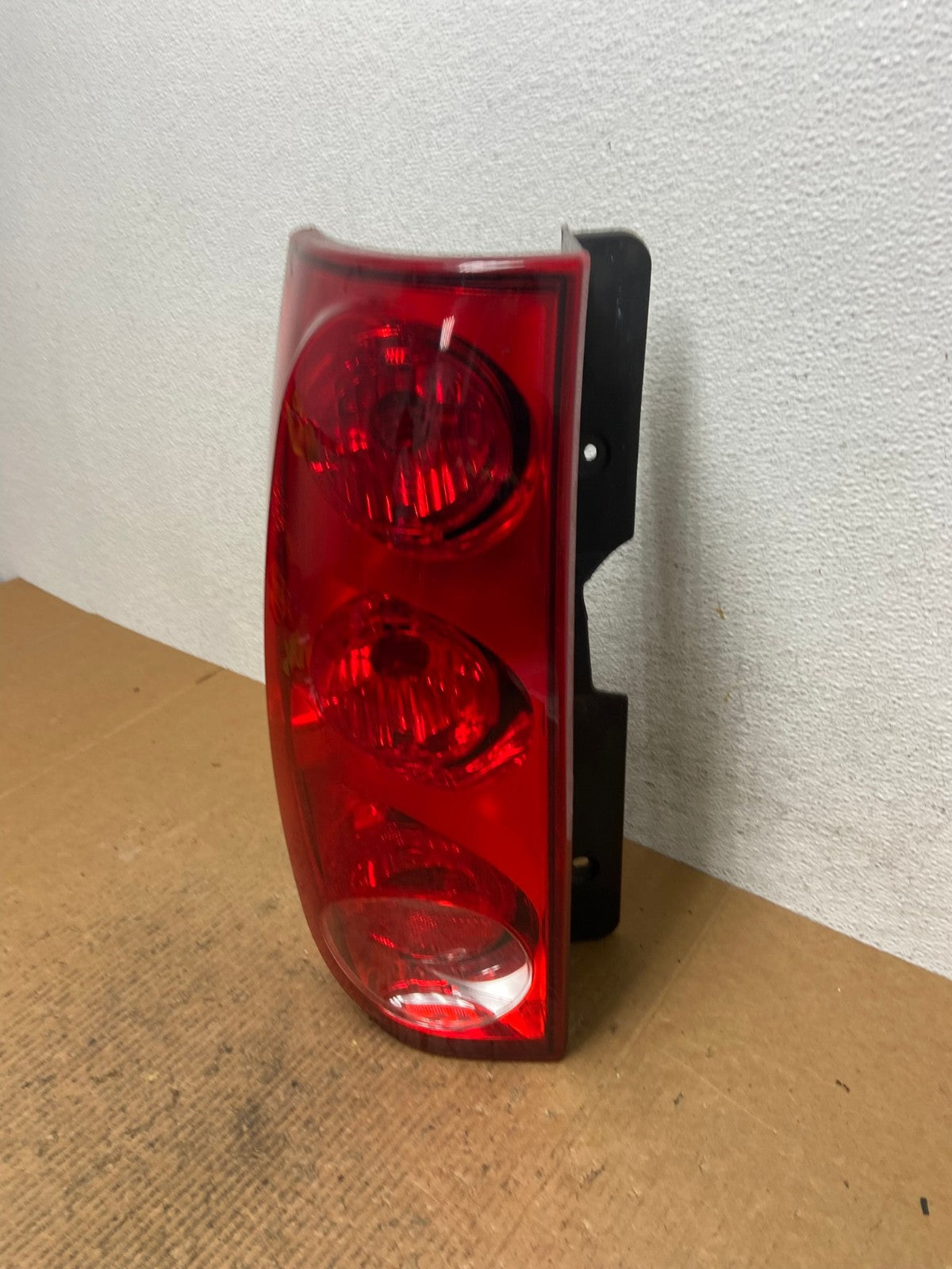 2007 to 2011 GMC Yukon Left Driver LH Side Tail Light AE1464 LK1