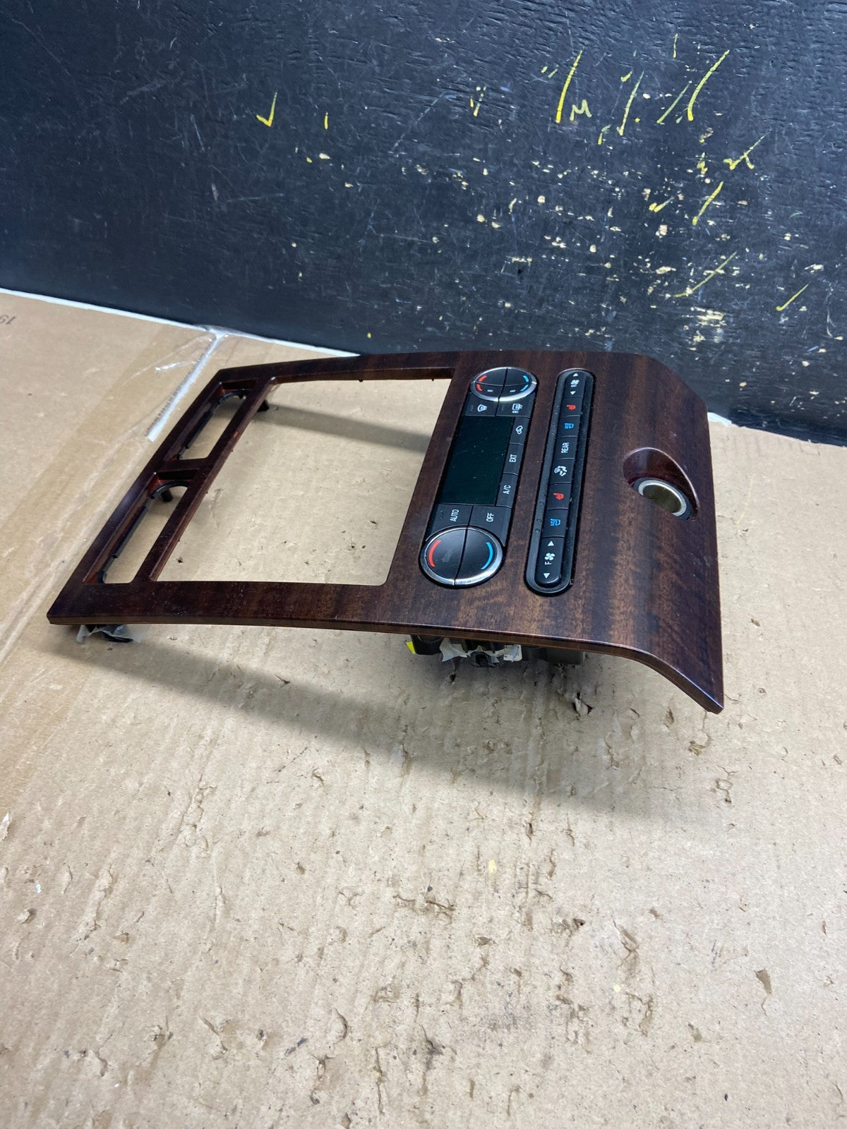 2007 to 2014 Ford Expedition Temperature Climate Control w/Radio Bezel ab5491 DG1