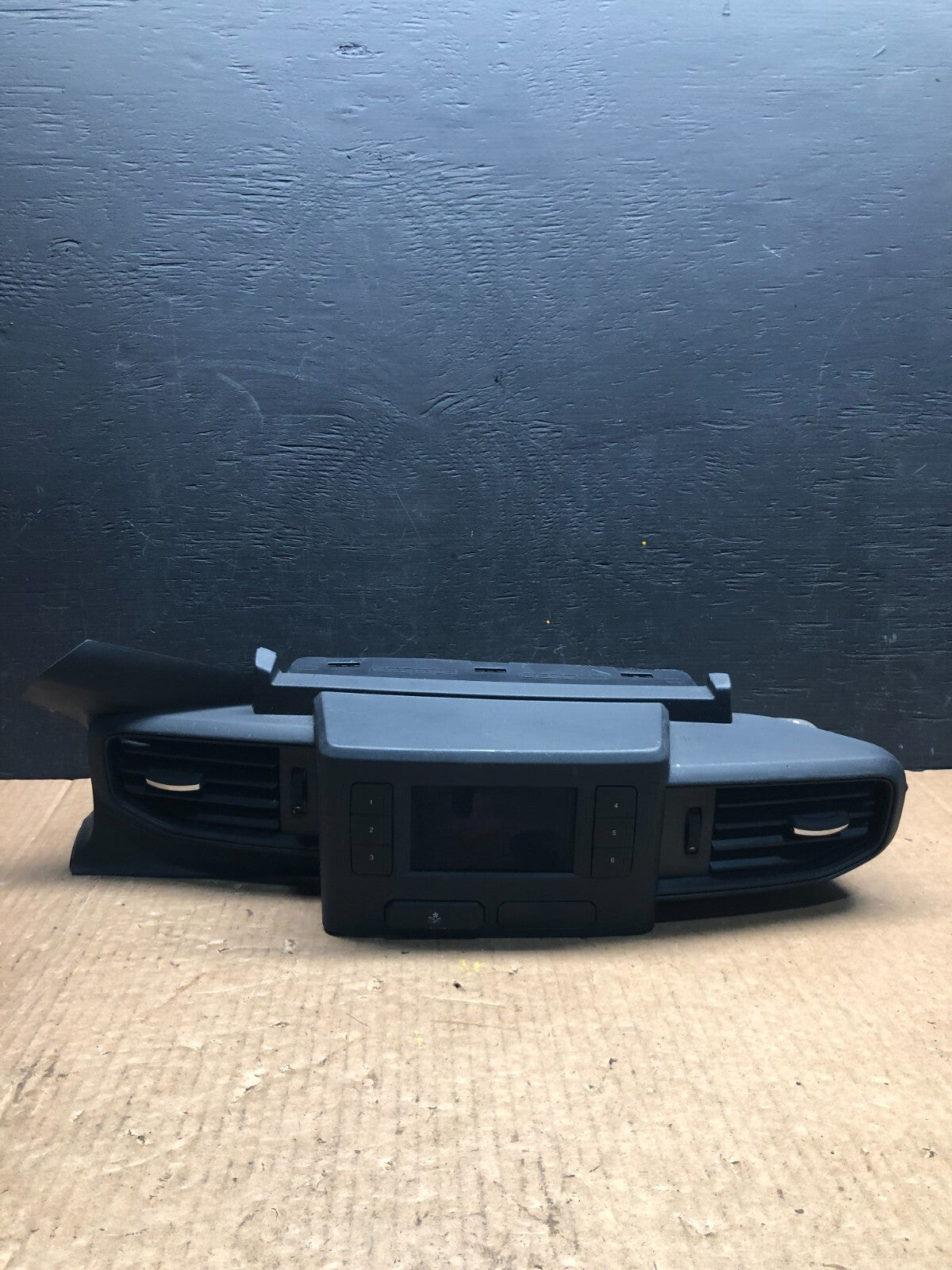 2020 to 2023 Ford Explorer Console Radio Display Screen Air Vents F9616 DG10