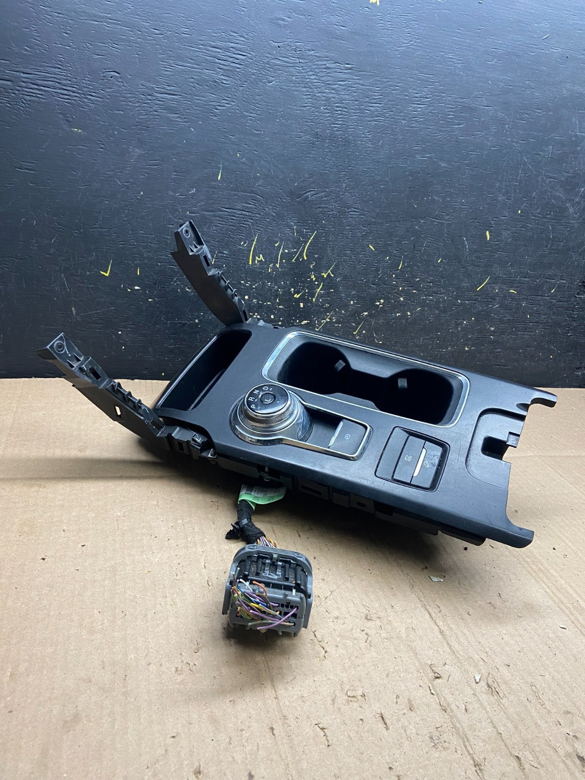 2017 to 2020 Ford Fusion Shifter Floor Center Console Trim Bezel OEM aa7941 DG2