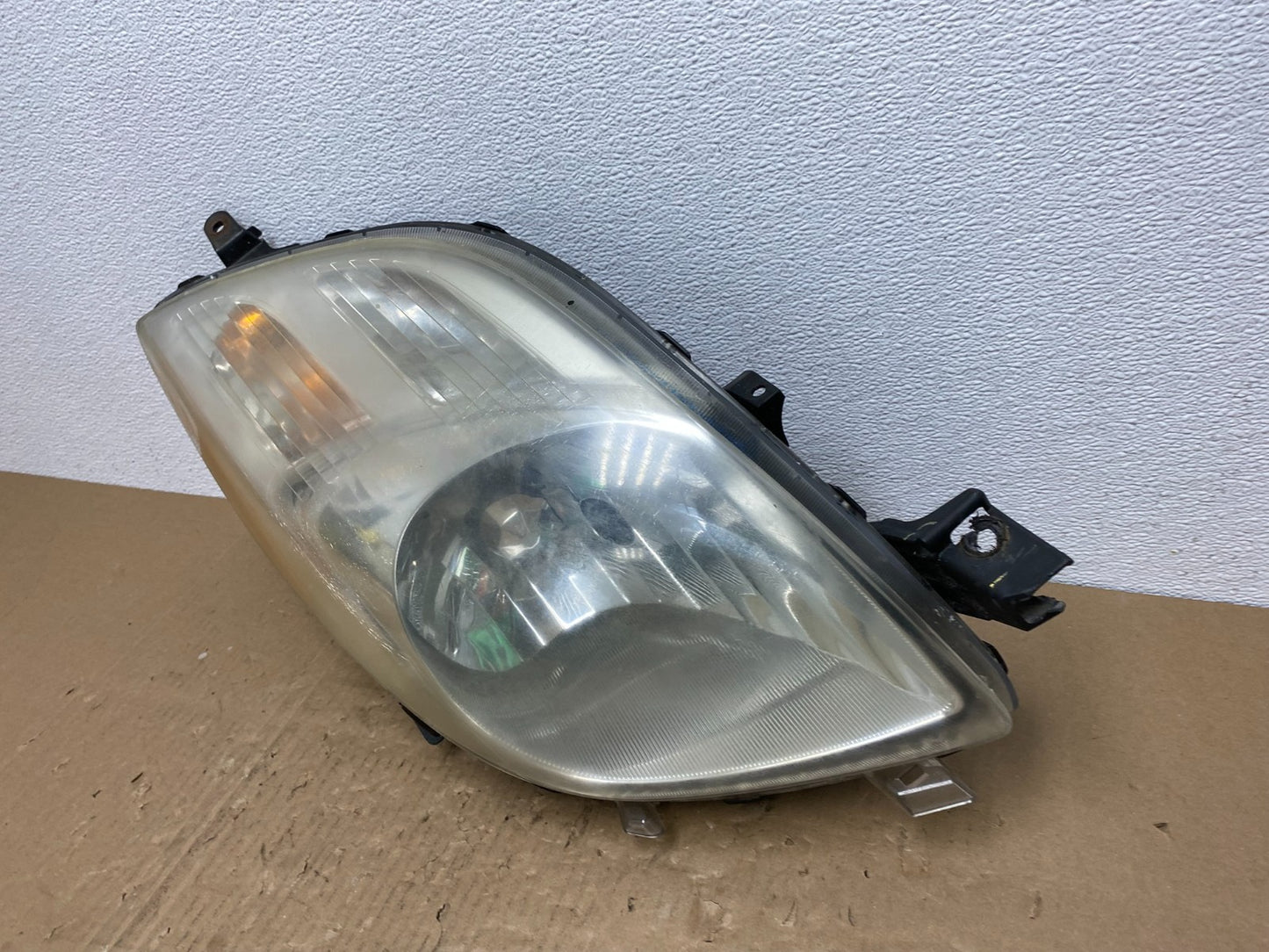 2006-2008 Toyota Yaris Hatchback Right Passenger Halogen Headlight Oem AB6973 DW1