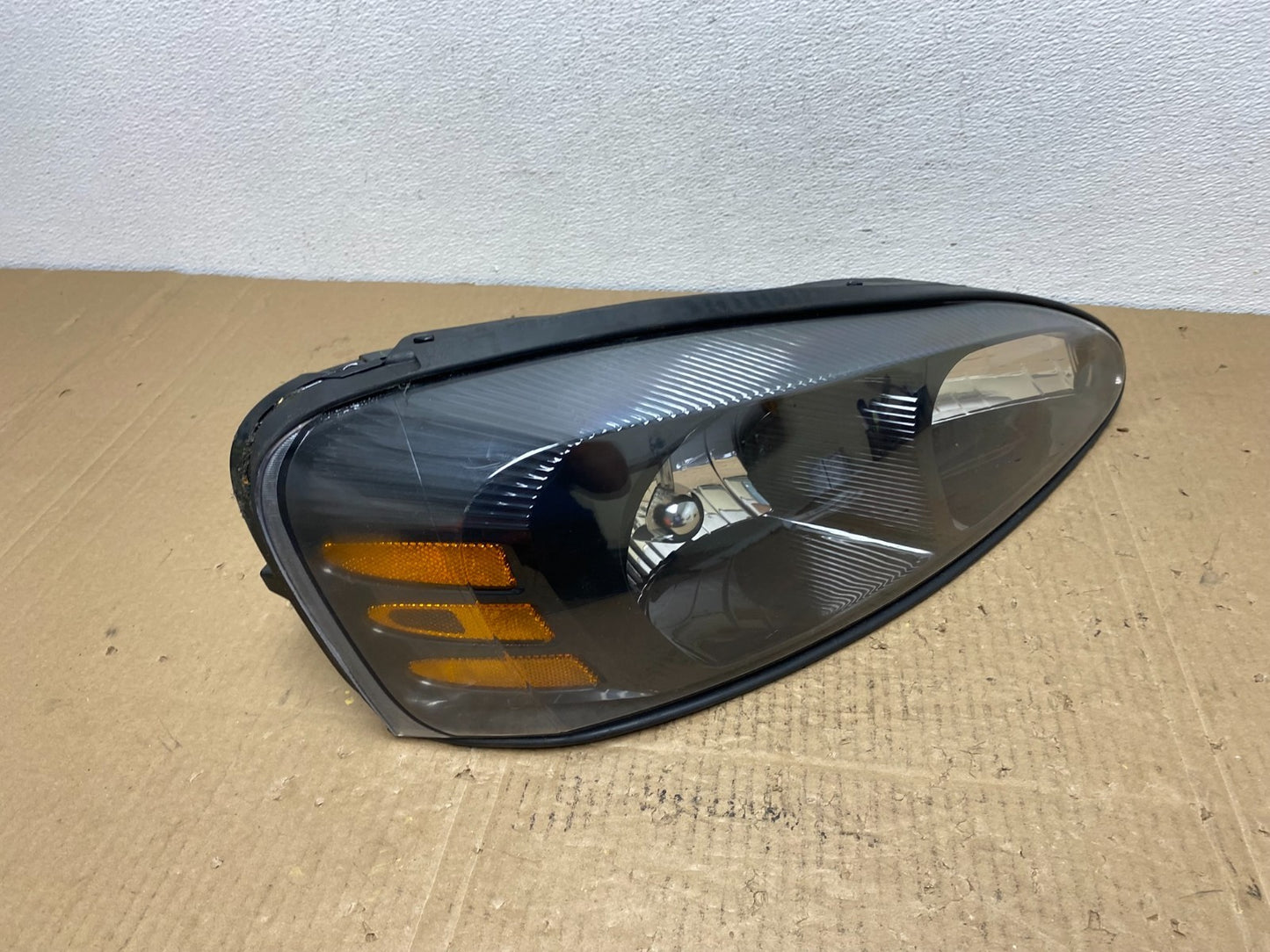 2004 to 2008 Pontiac Grand Prix Right Passenger Black Headlight AC4101 DW2