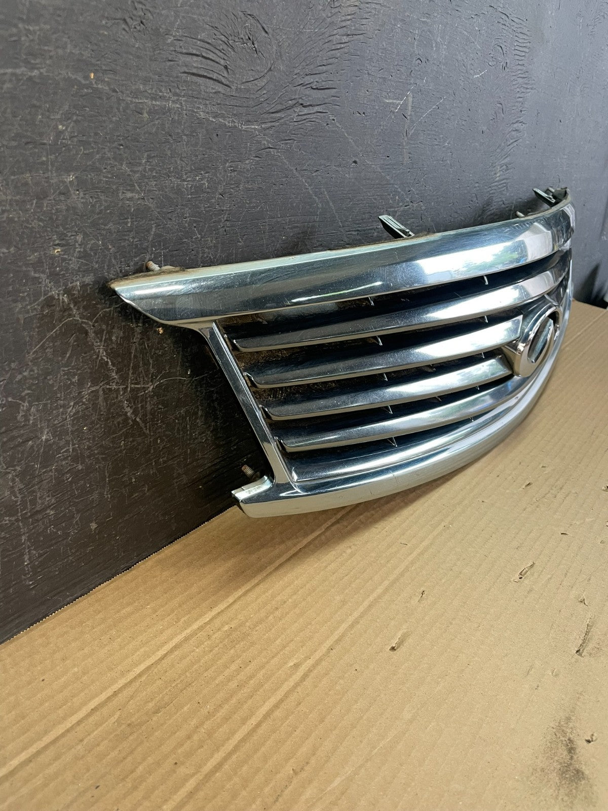 2010 to 2015 Infiniti G37 Front Upper Grill Grille AE9935 DG2