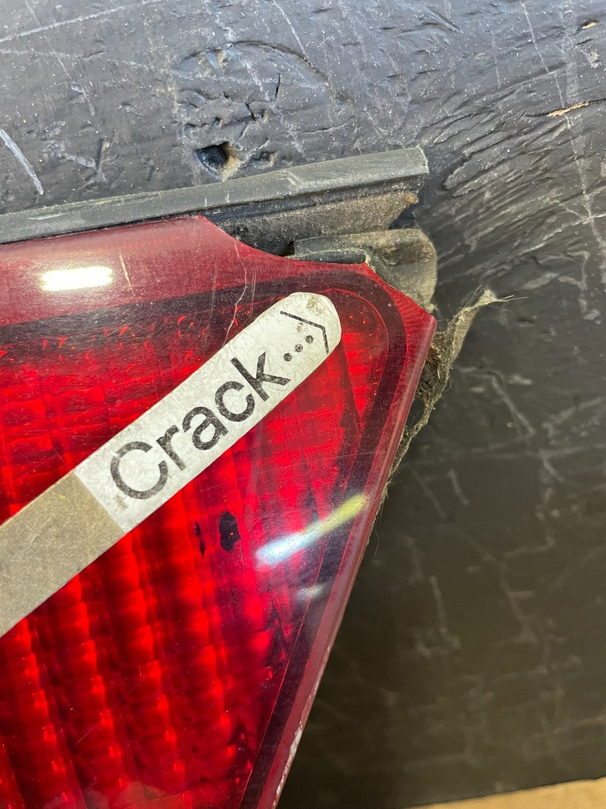 2003 2004 2005 Mercury Grand Marquis Trunk Lid Center Tail Light AD0102 DG5