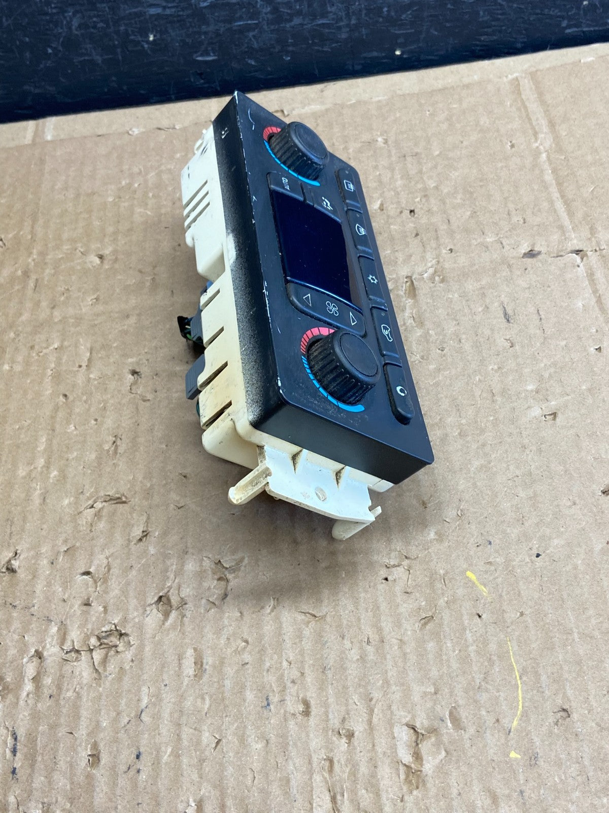2003 to 2006 Chevrolet Silverado HVAC Heater Climate Control Module AD2336 DG1