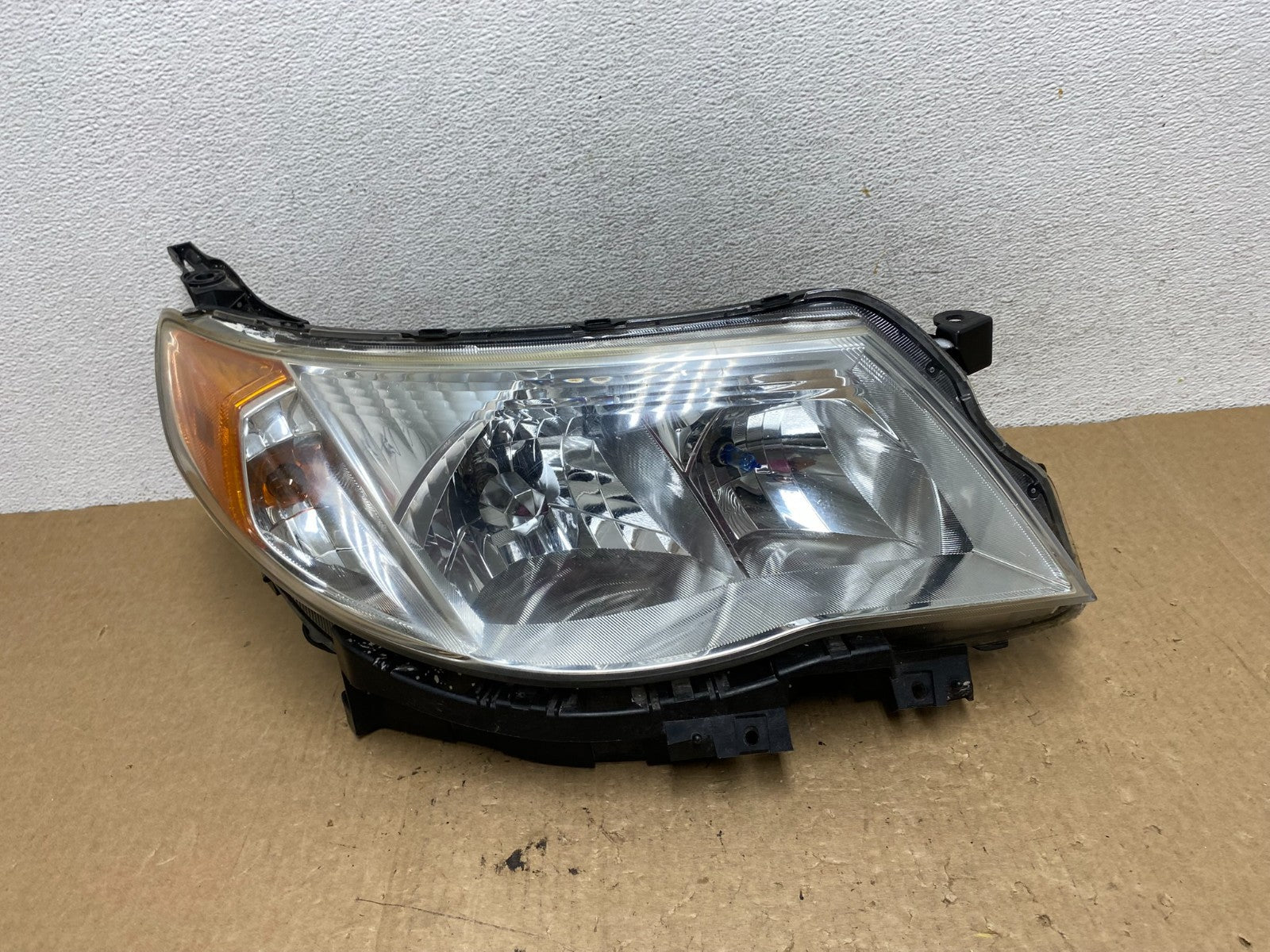 2009 - 2013 Subaru Forester Right Passenger Side Halogen Headlight AF9818 DW0