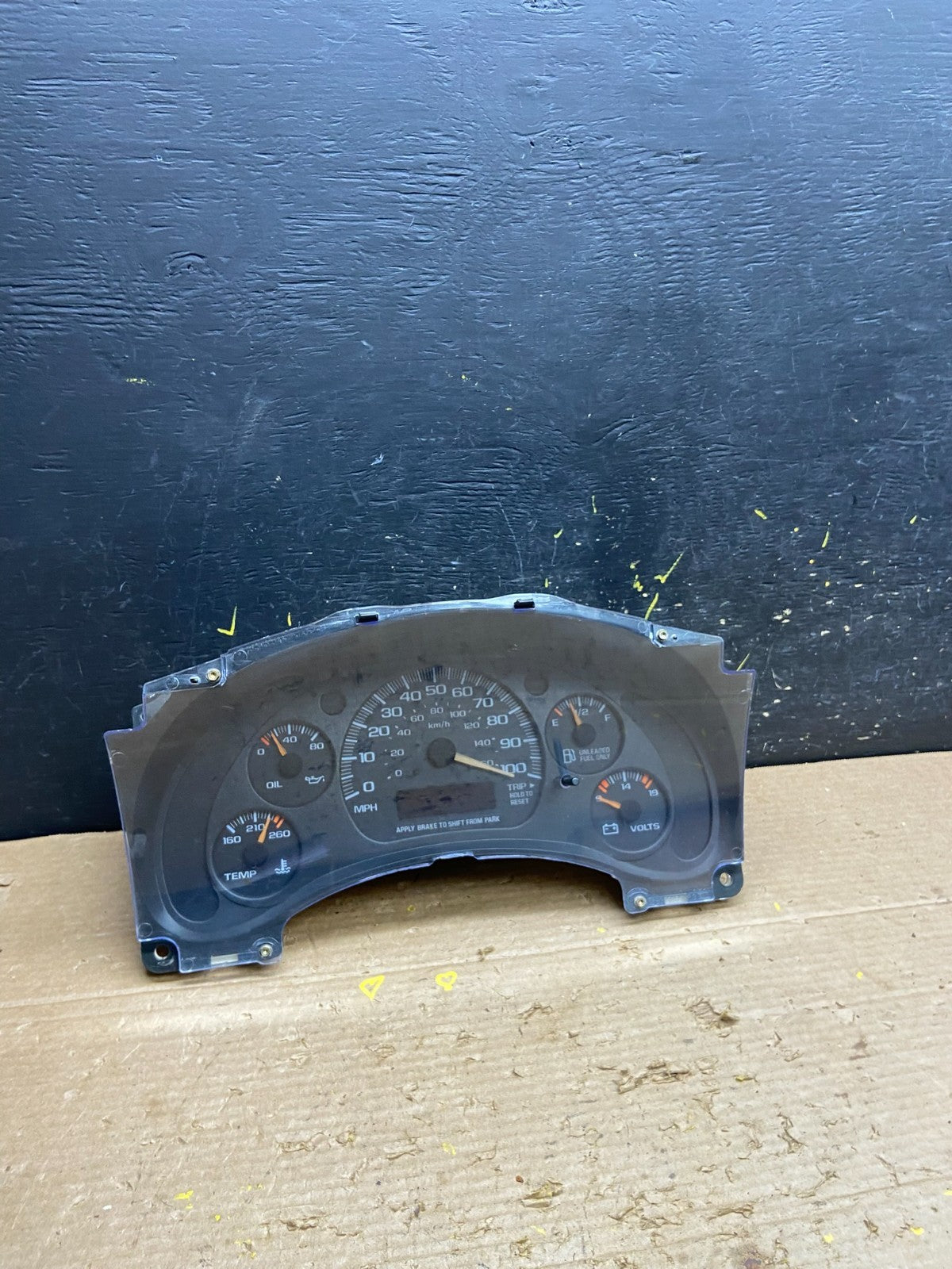 2001 to 2002 Chevrolet Express Speedometer Cluster Gauge OEM W3418 DG0