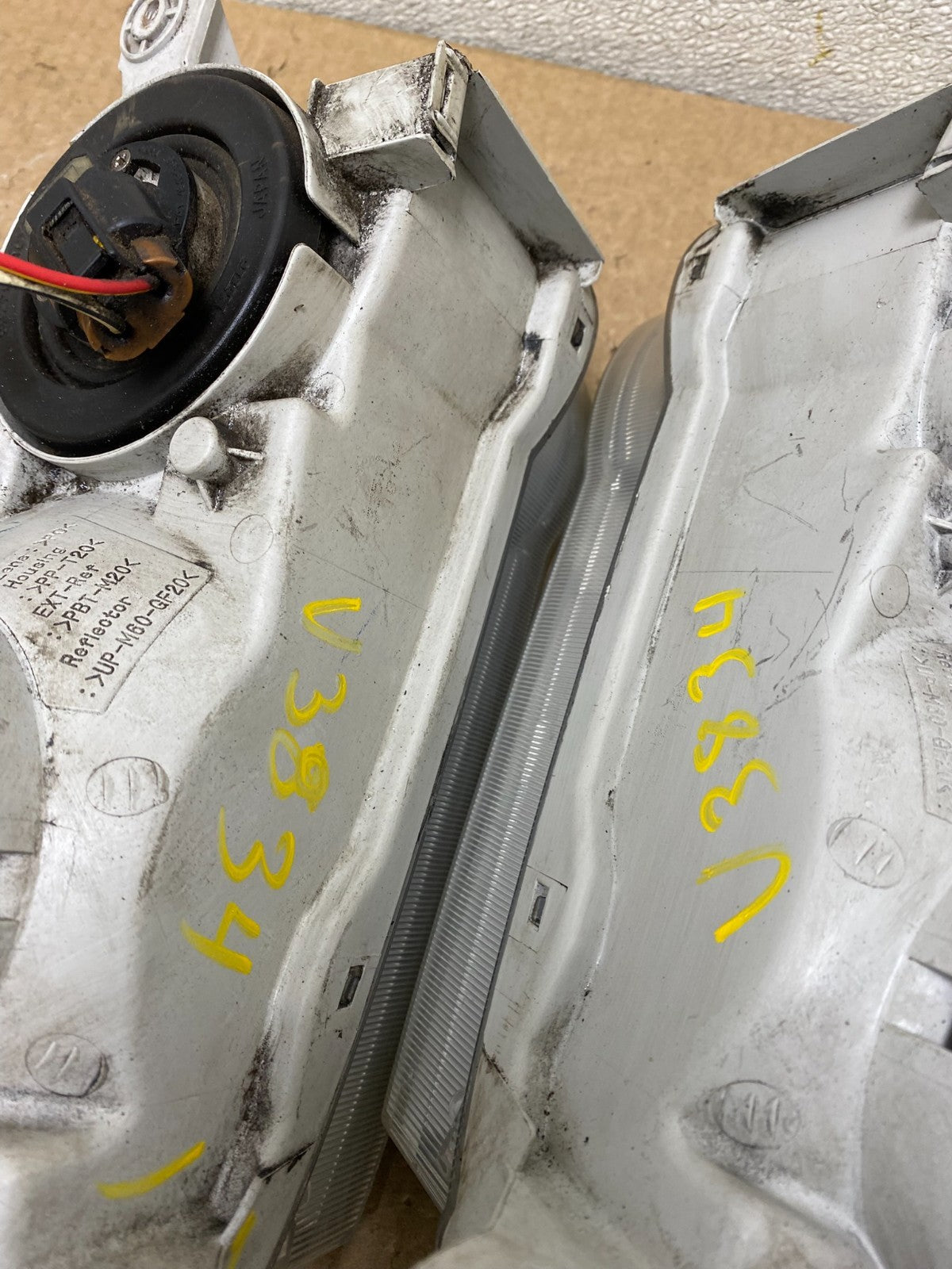 2001-2002 Toyota Corolla Left+Right Side Halogen Headlights V3834 DW12