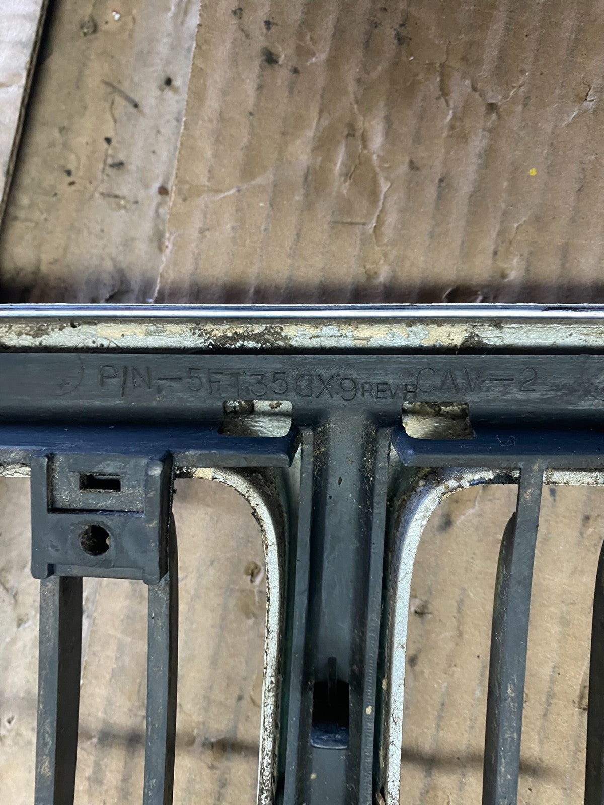 1999 to 2003 Jeep Grand Cherokee Front Upper Grill Grille Oem  x0070 DG12