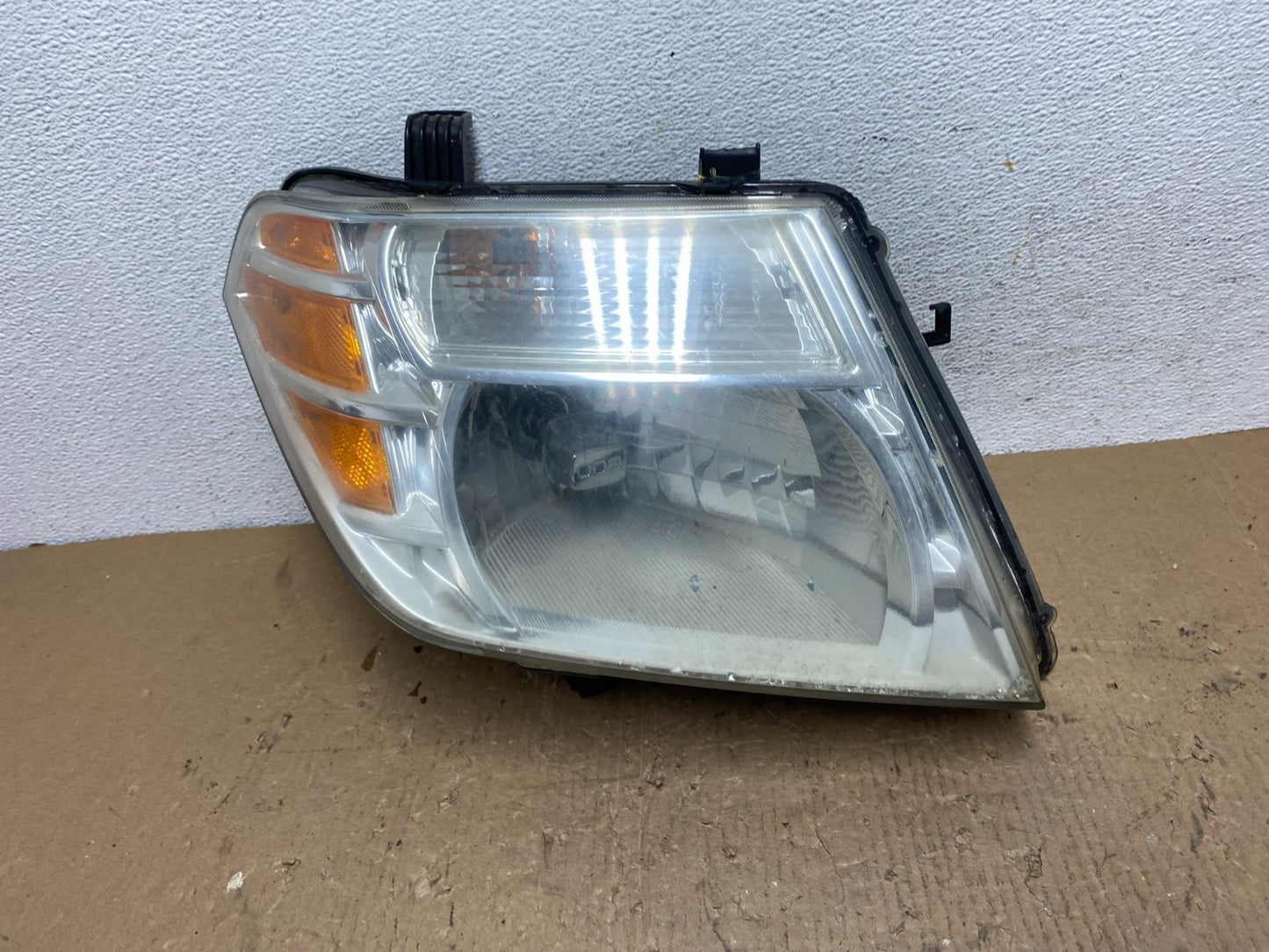 2008 to 2012 Nissan Pathfinder Halogen Headlight Right Passenger AD8759 DW0