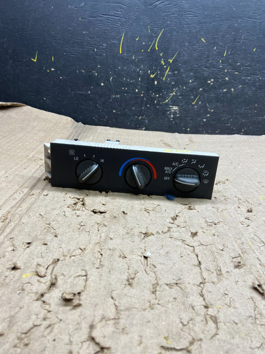 2001 - 2007 GMC Chevrolet Express 1500 Climate Control A/C X6218 DG0
