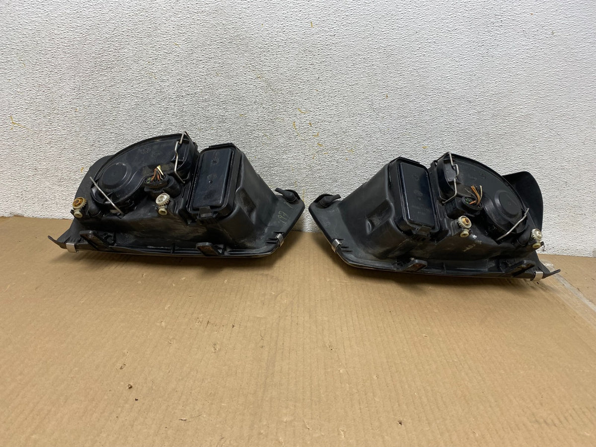 2002 to 2004 Volkswagen Jetta Left+Right Headlights AH3003 DW5
