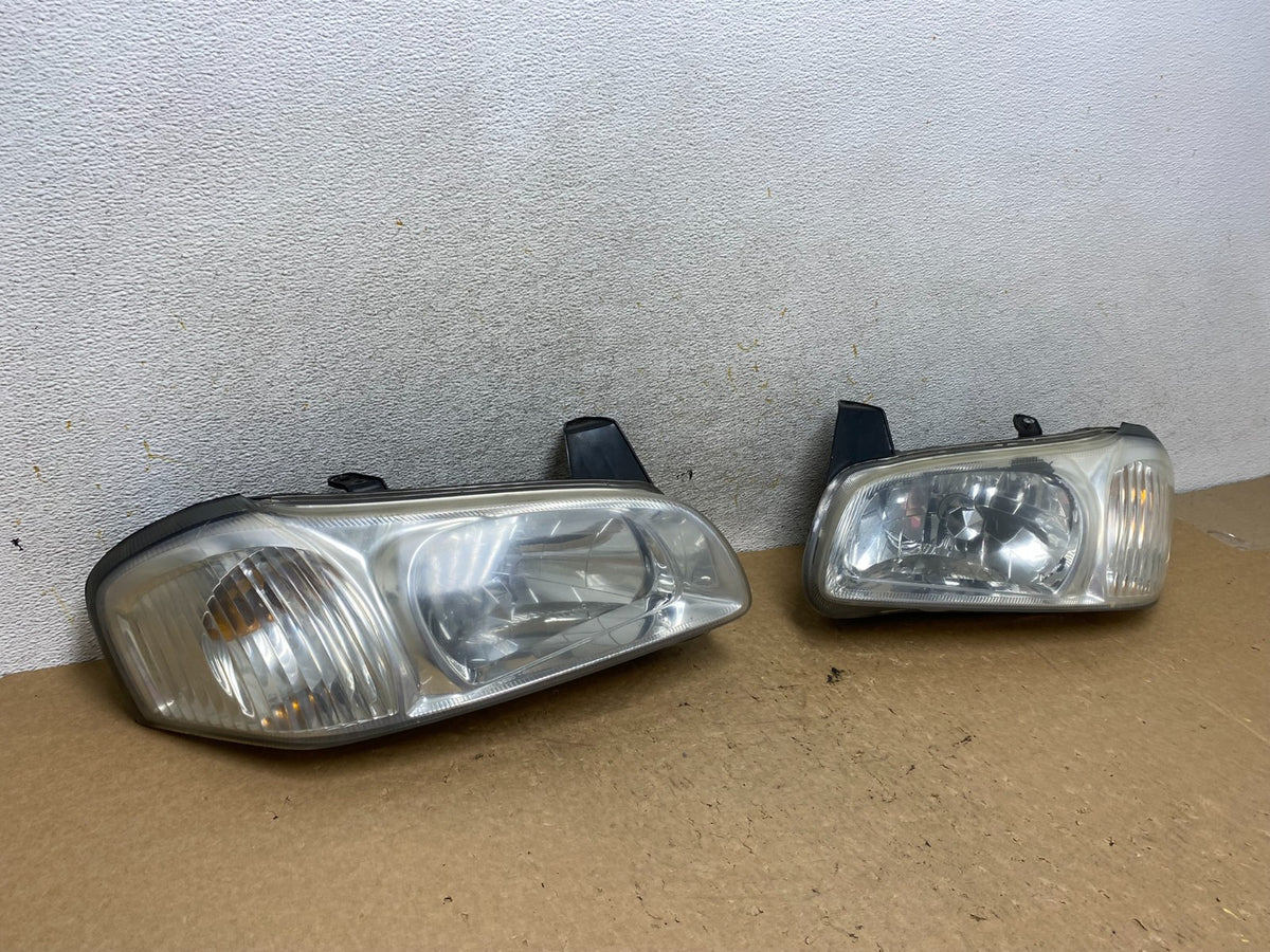 2000 to 2001 Nissan Maxima Left + Right Set Halogen Headlights AI3691 DW2