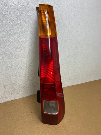 2002 - 2004 Honda Crv Cr-v Right Passenger Rh Side Tail Light AD4536 LK2