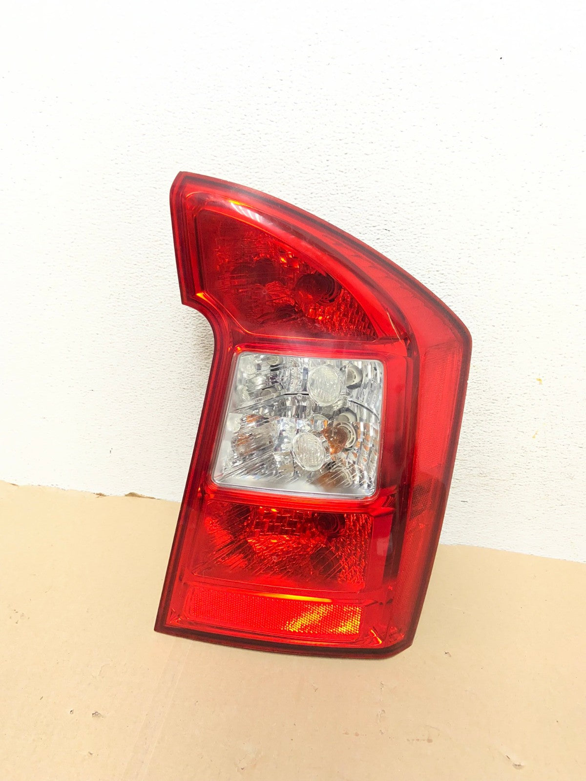 2007 2008 2009 2010 2011 2012 Kia Rondo Right Passenger Tail Light AG6825 LK0