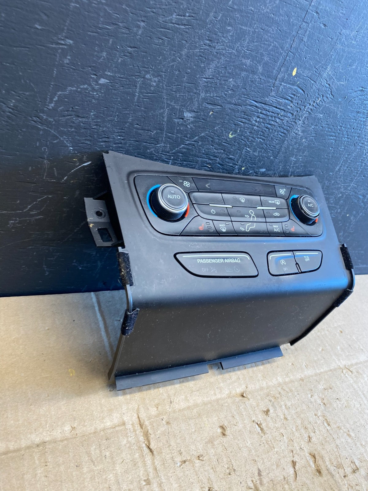 2017 to 2019 Ford Escape Ac Heater Climate Control Temperature Oem AC4571 DG2