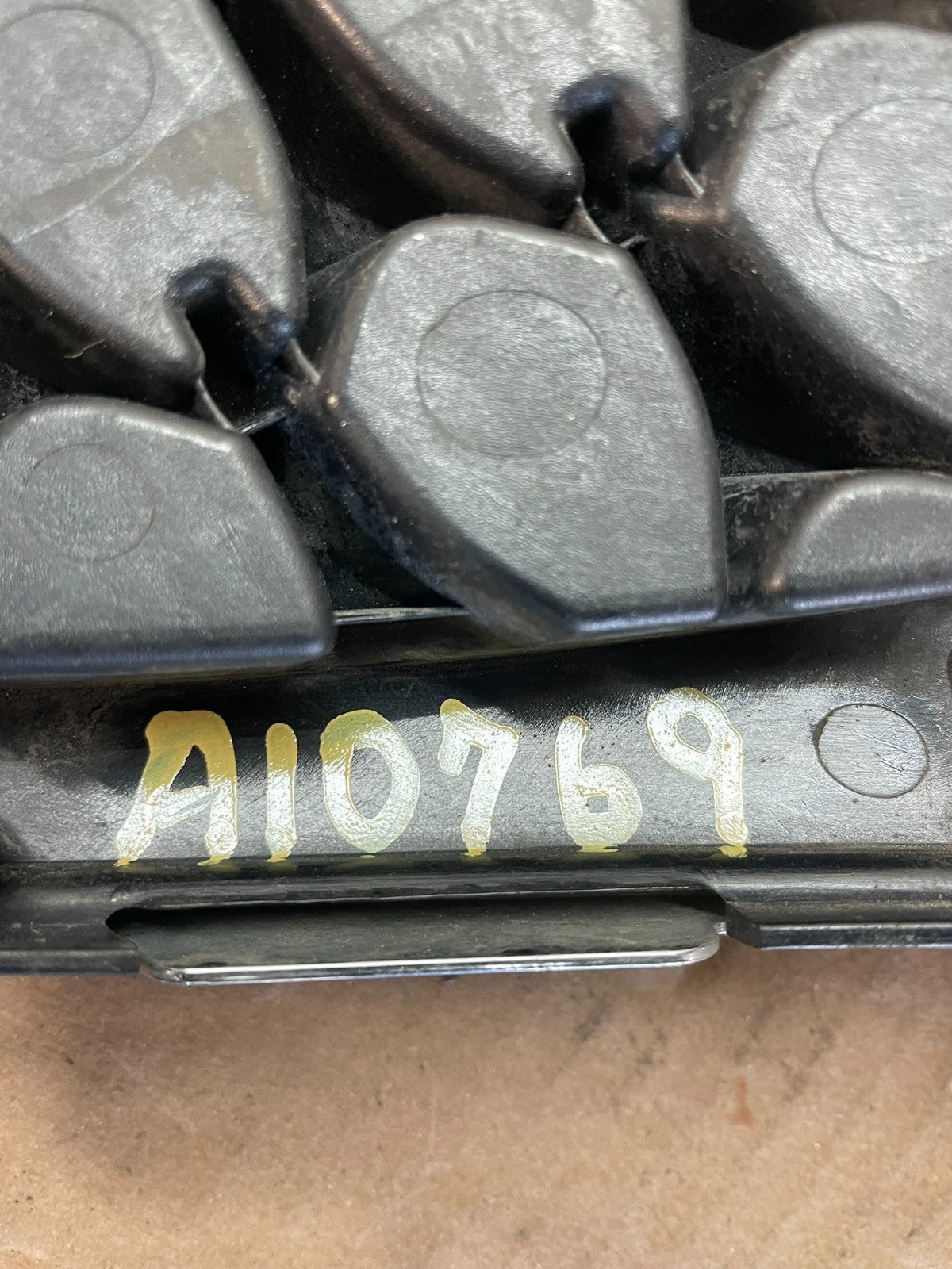 2014 Kia Sedona Front Upper Grill Grille ai0769 DG5