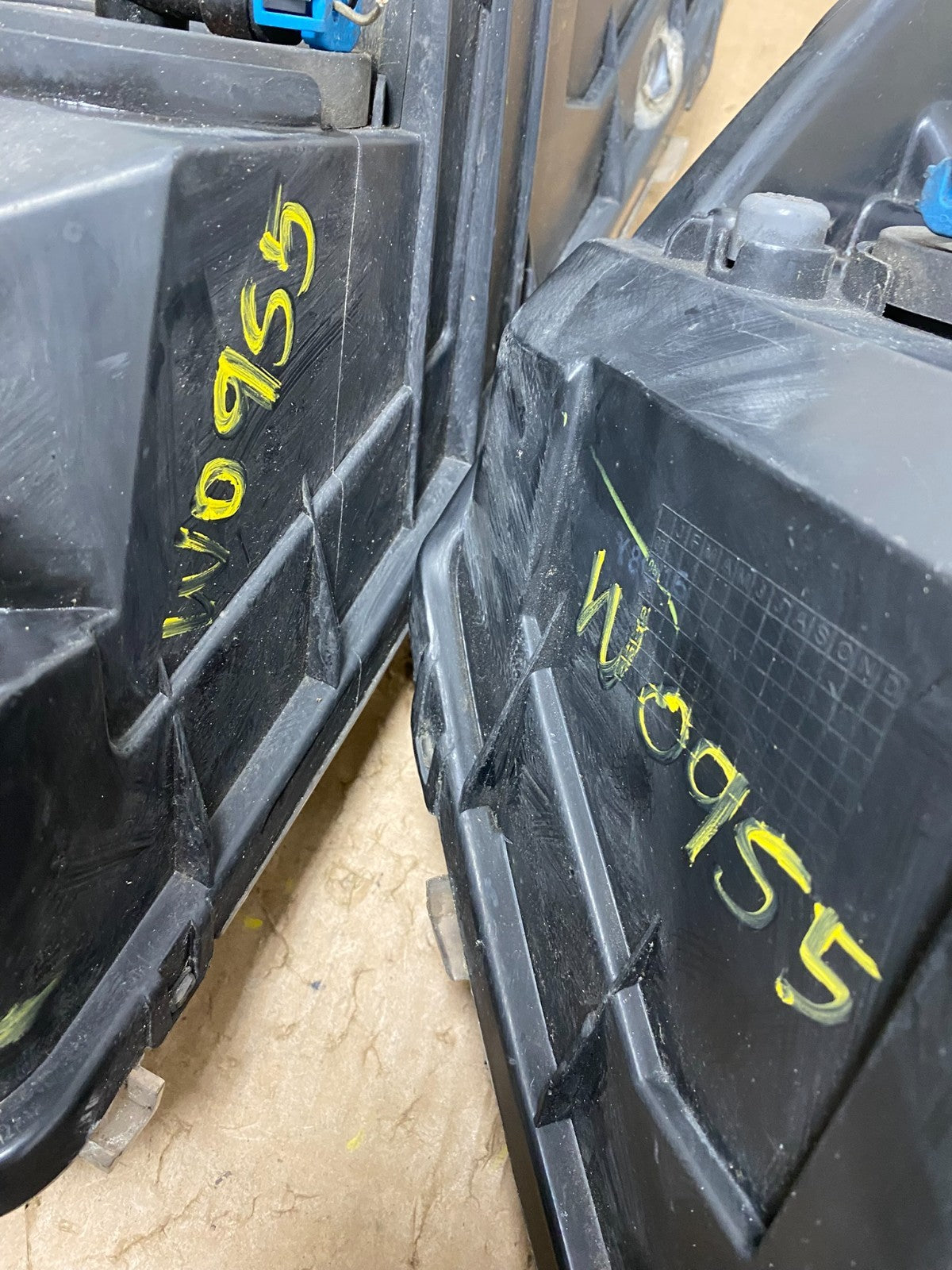 2009 to 2017 Dodge Journey Headlights Left+Right Set Halogen W0955 DW14