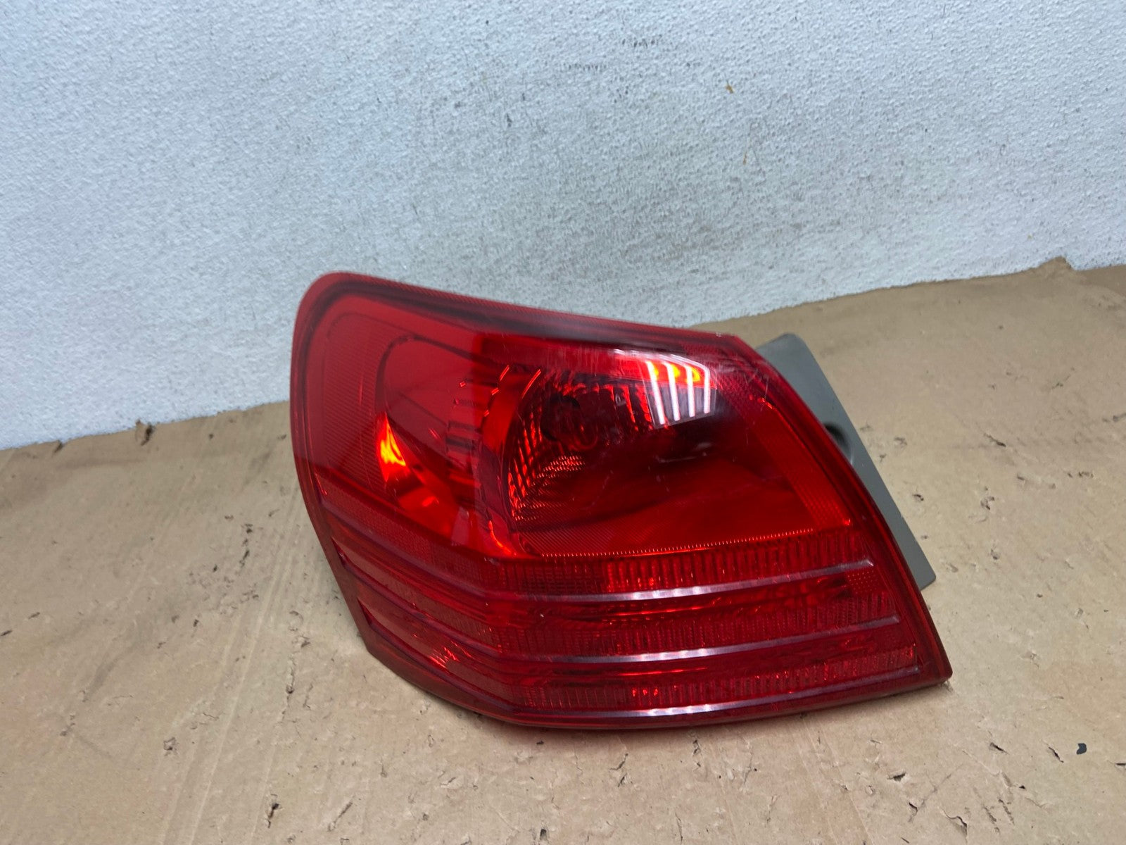 2008 to 2015 Nissan Rogue Left Driver Lh Side Tail Light AE9352 LK0