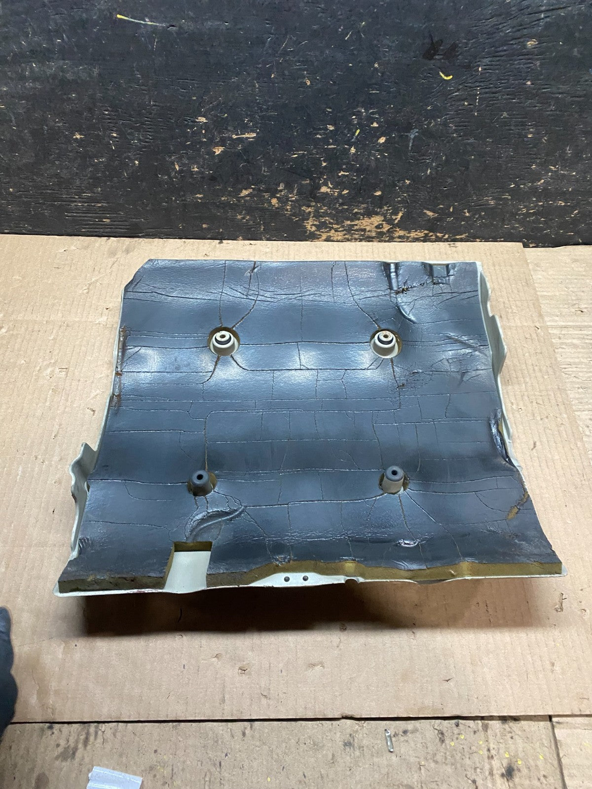 2001 to 2004 Cadillac Deville Seville Northstar Engine Motor Cover W5760 DG4