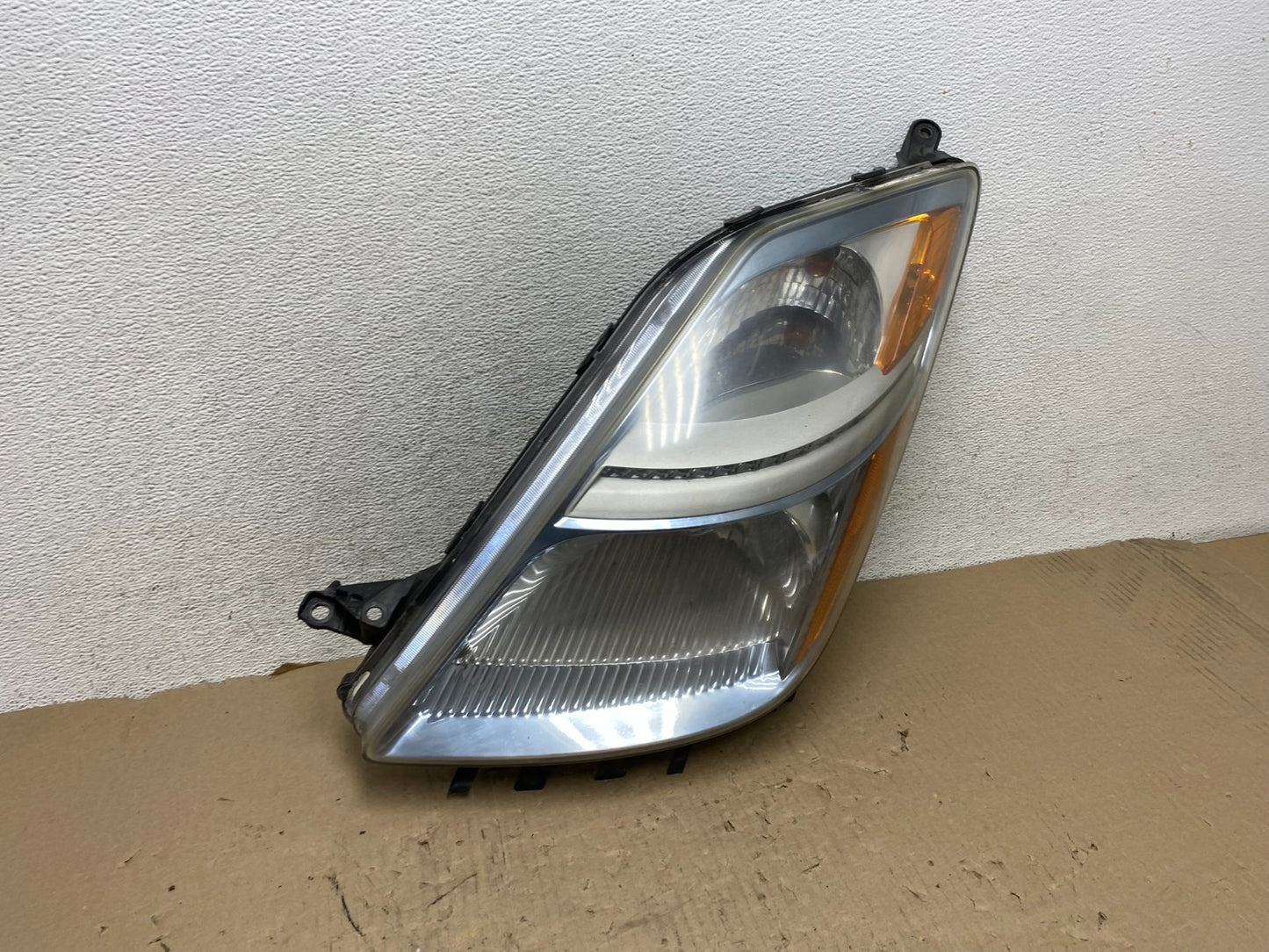 2006-2009 Toyota Prius Left Driver LH Side Blue Headlight Halogen AG7006 DW2