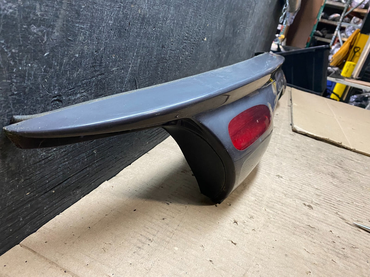 2000 to 2002 Ford Taurus Trunk Rear Center Lid Tail Light Panel i3462 DG12