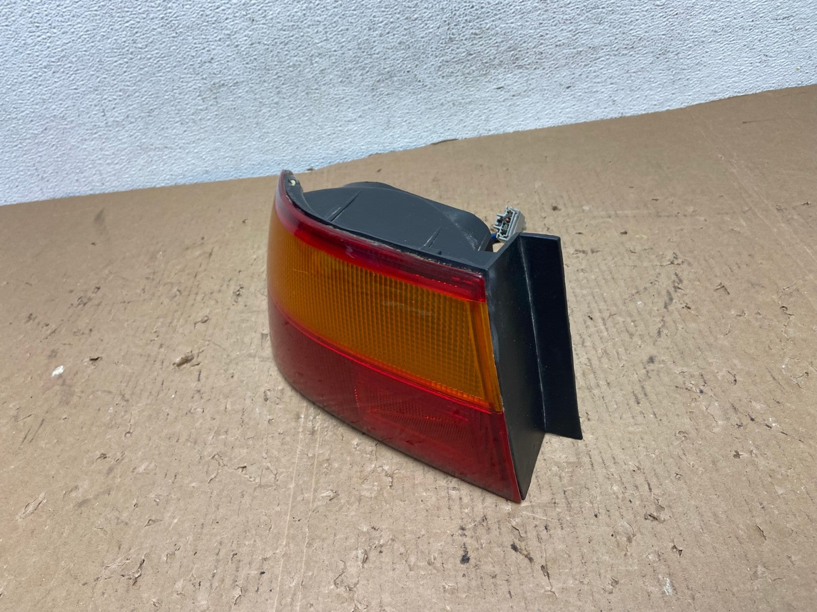 1992 to 1995 Honda Civic Left Driver LH Side Tail Light Y6185 DW1
