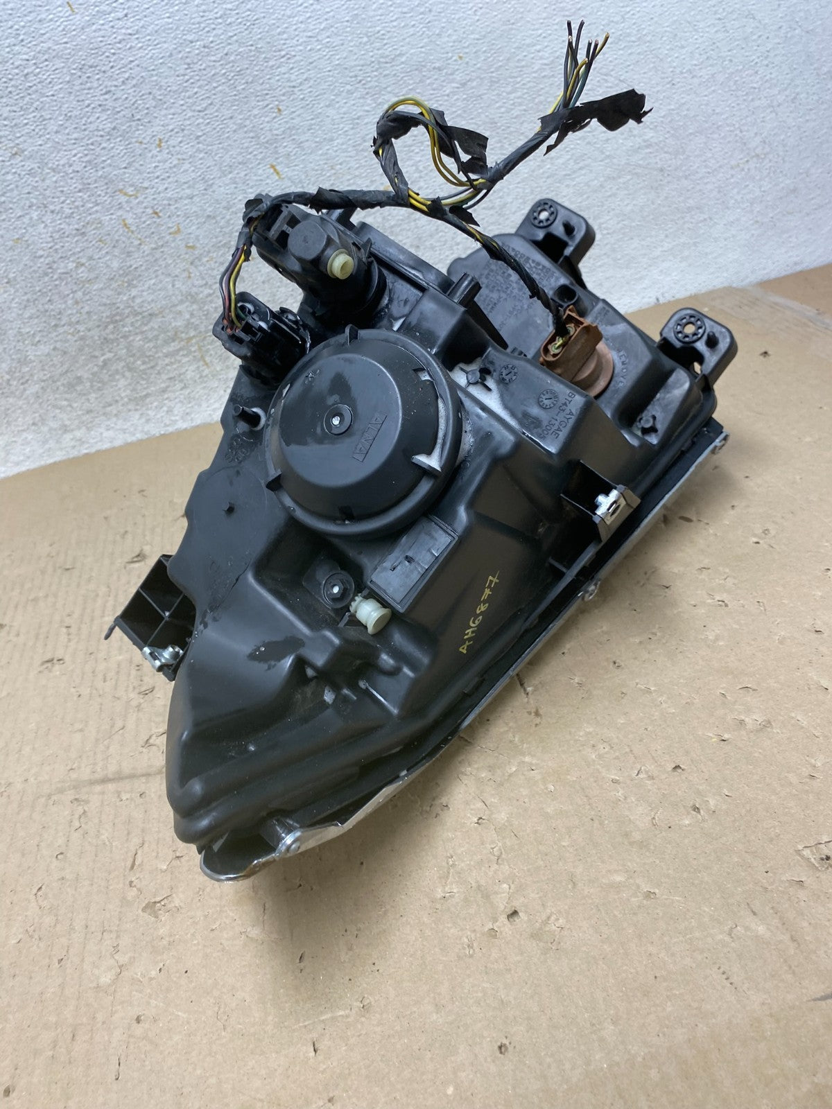 2011 to 2014 Ford Edge Front Right Passenger Headlight Halogen AH6877 DW3