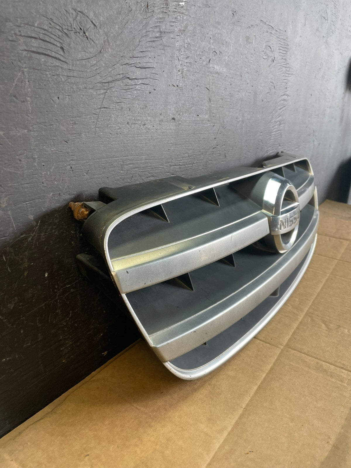 2002 to 2003 Nissan Maxima Front Upper Grill Grille AC5097 DG1