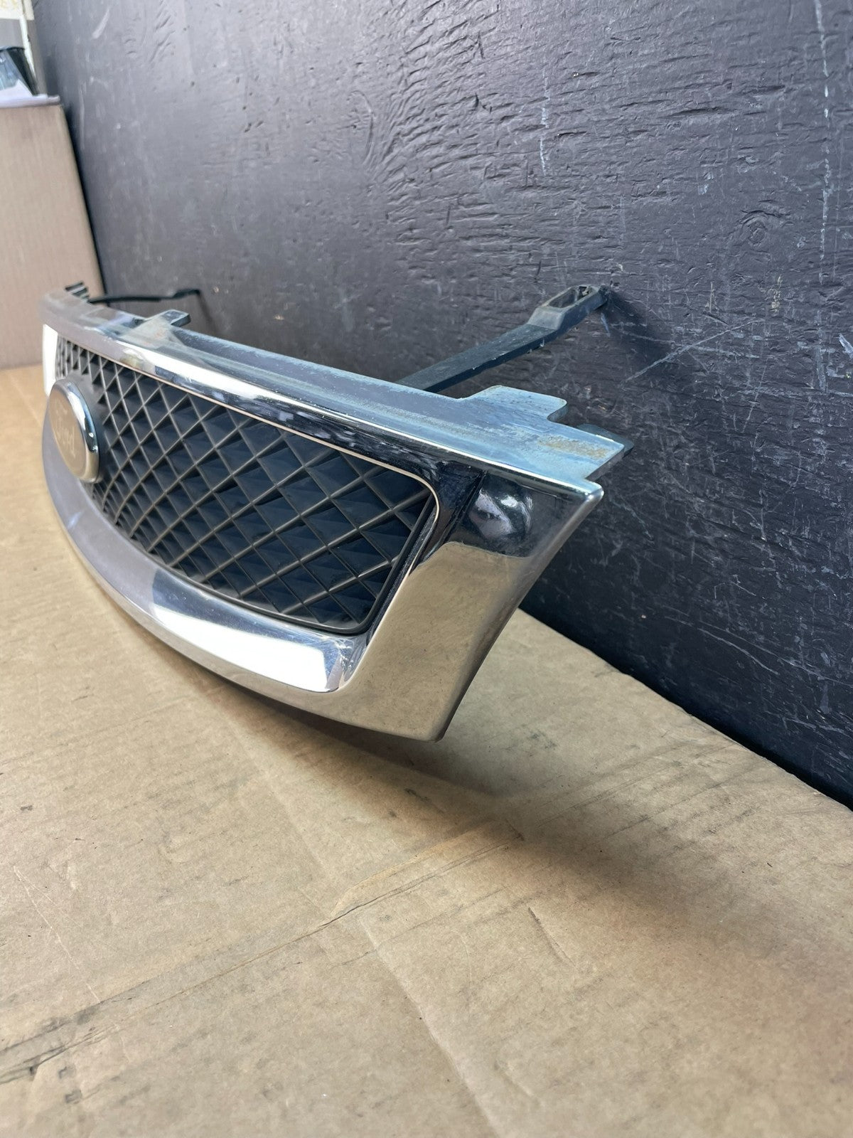 2005 2006 2007 Ford Focus Front Upper Grille Grill With Emblem ac5173 DG2