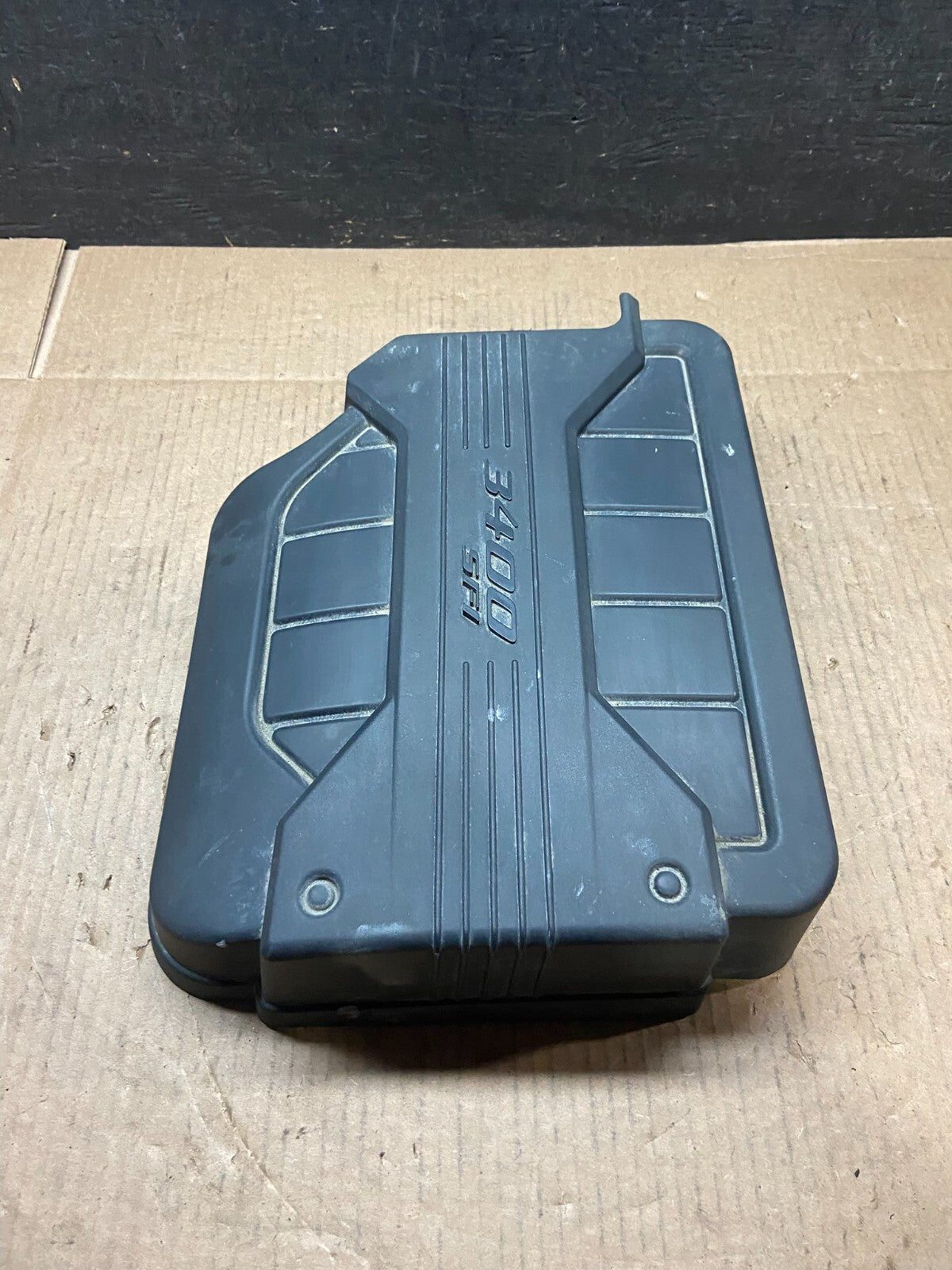 2004 to 2006 Chevrolet Equinox Engine Cover 3.4L i7190 PS3