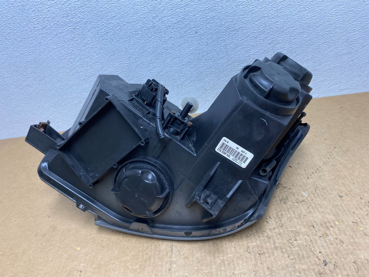 2003 to 2007 Cadillac CTS Right Passenger RH Halogen Headlight Oem AC3634 DW7