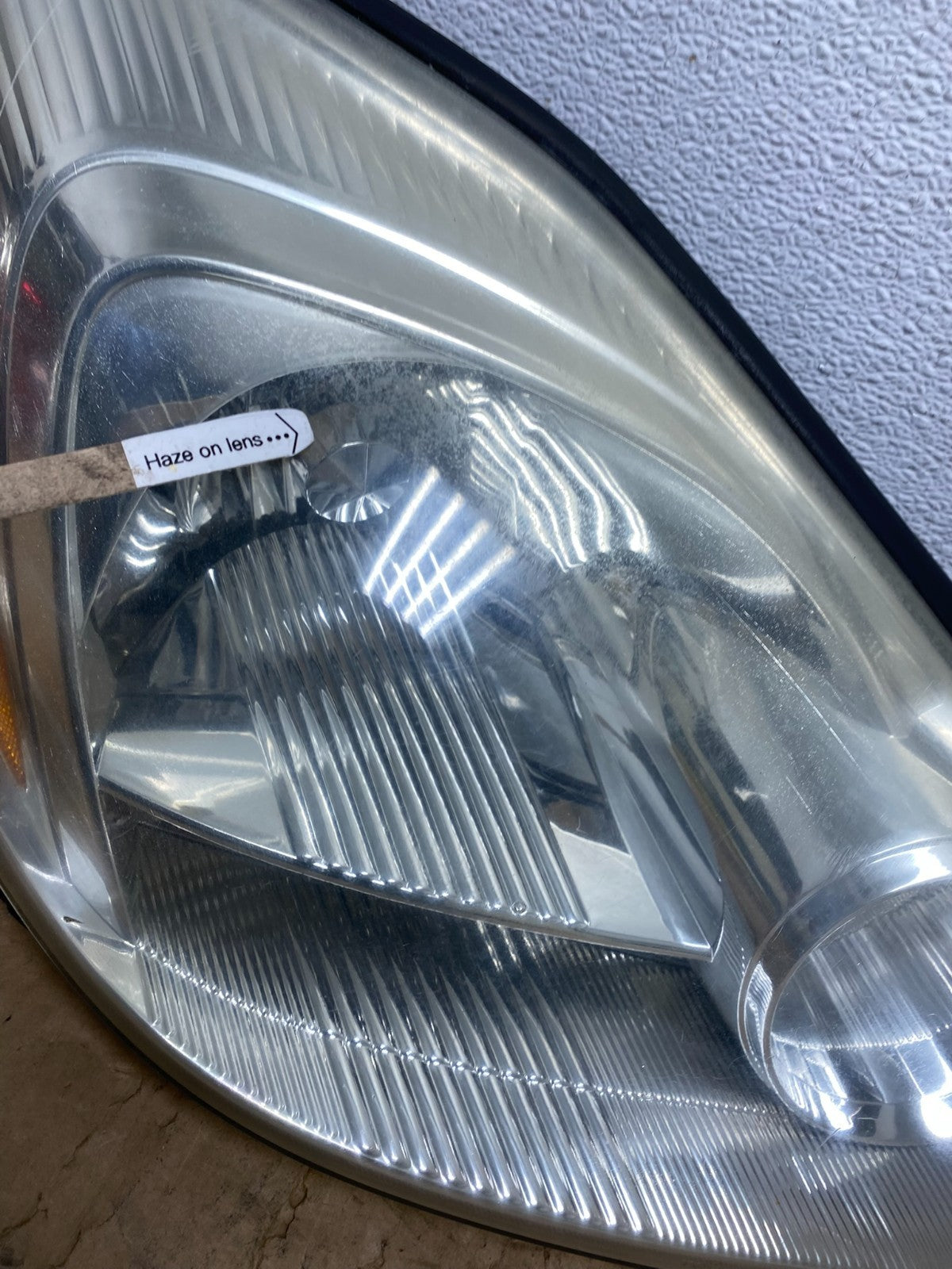 2004-2005 Toyota Sienna Driver Right Passenger Halogen Headlight AD1326 DW5