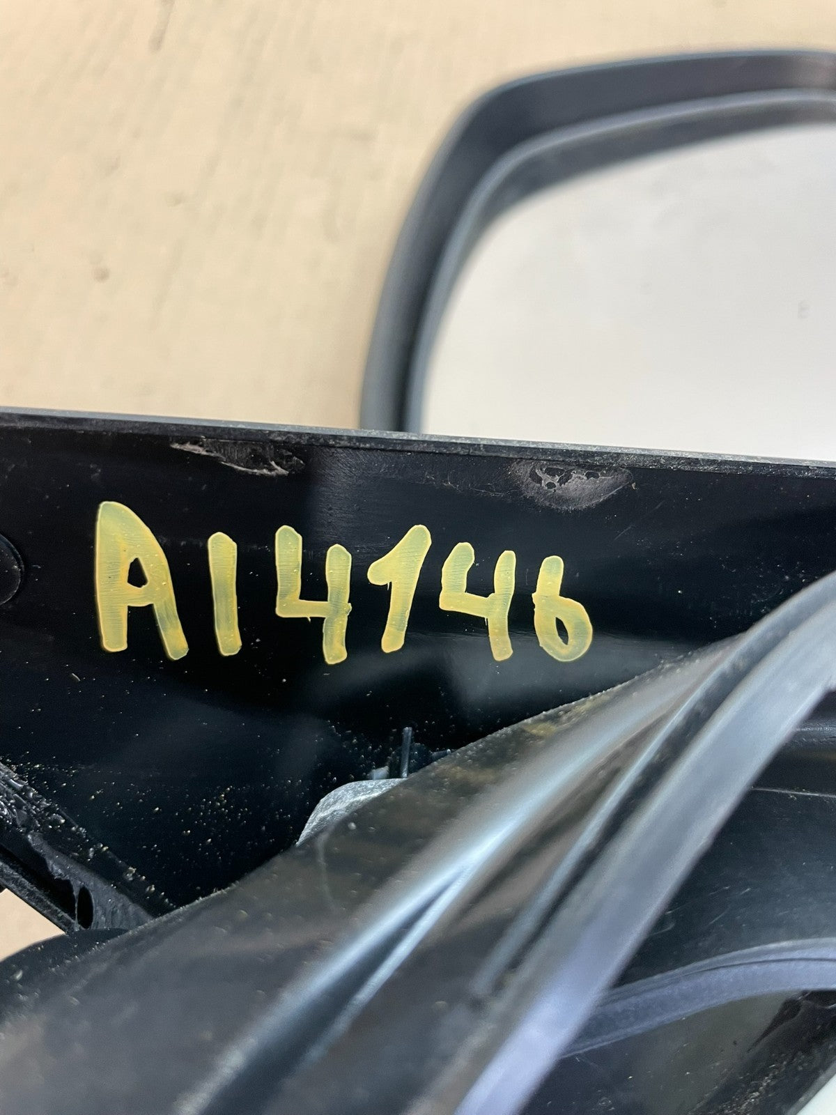 2003 to 2009 Kia Sorento Right Passenger View Door Mirror AI4146 DG8