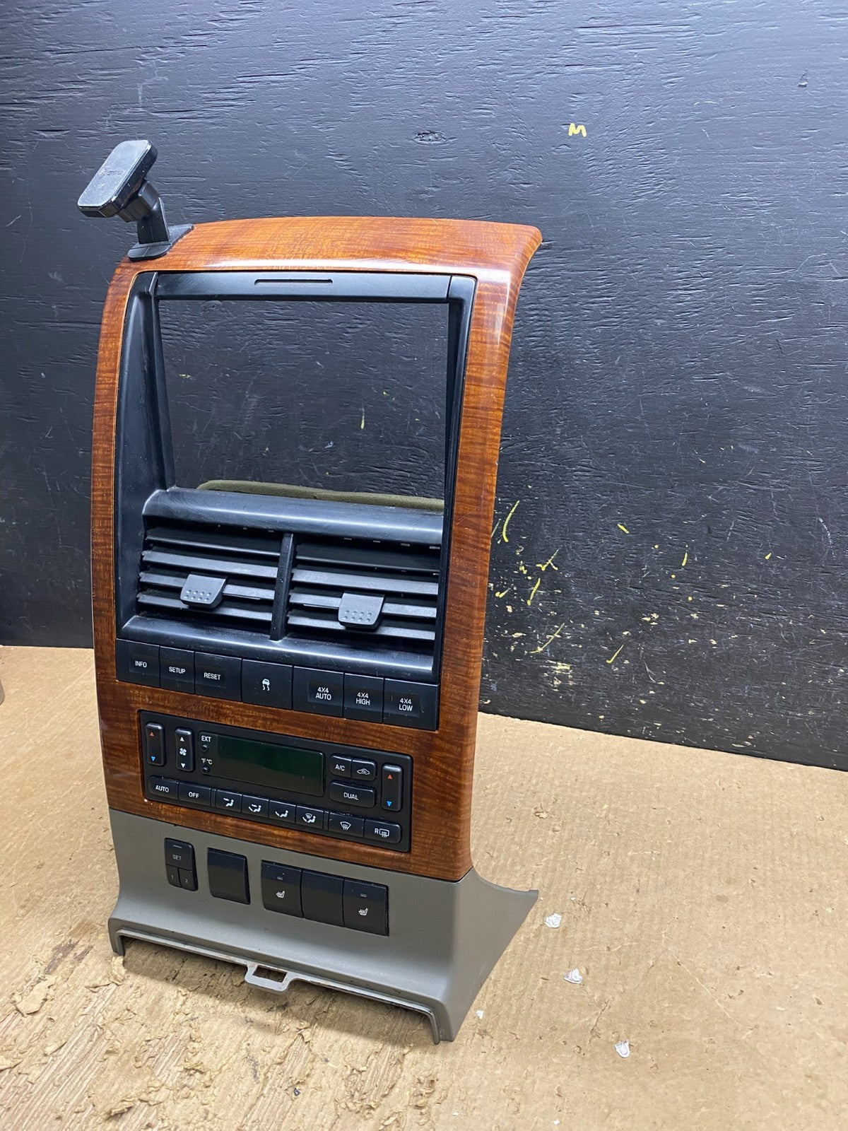 2006 - 2010 Ford Explorer Radio Heater Climate A/C Control Bezel  Trim AA0012 DG2